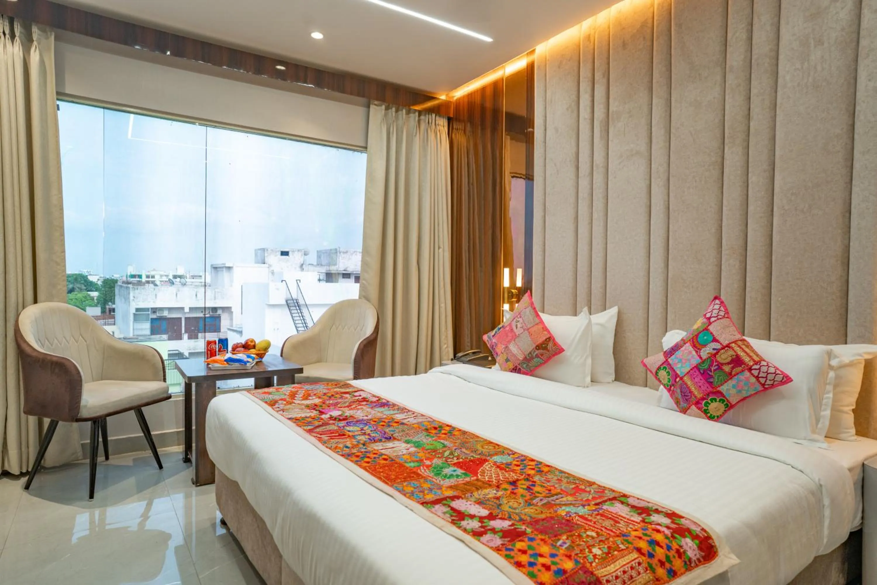 Bed in Tripli Hotels Evara Inn