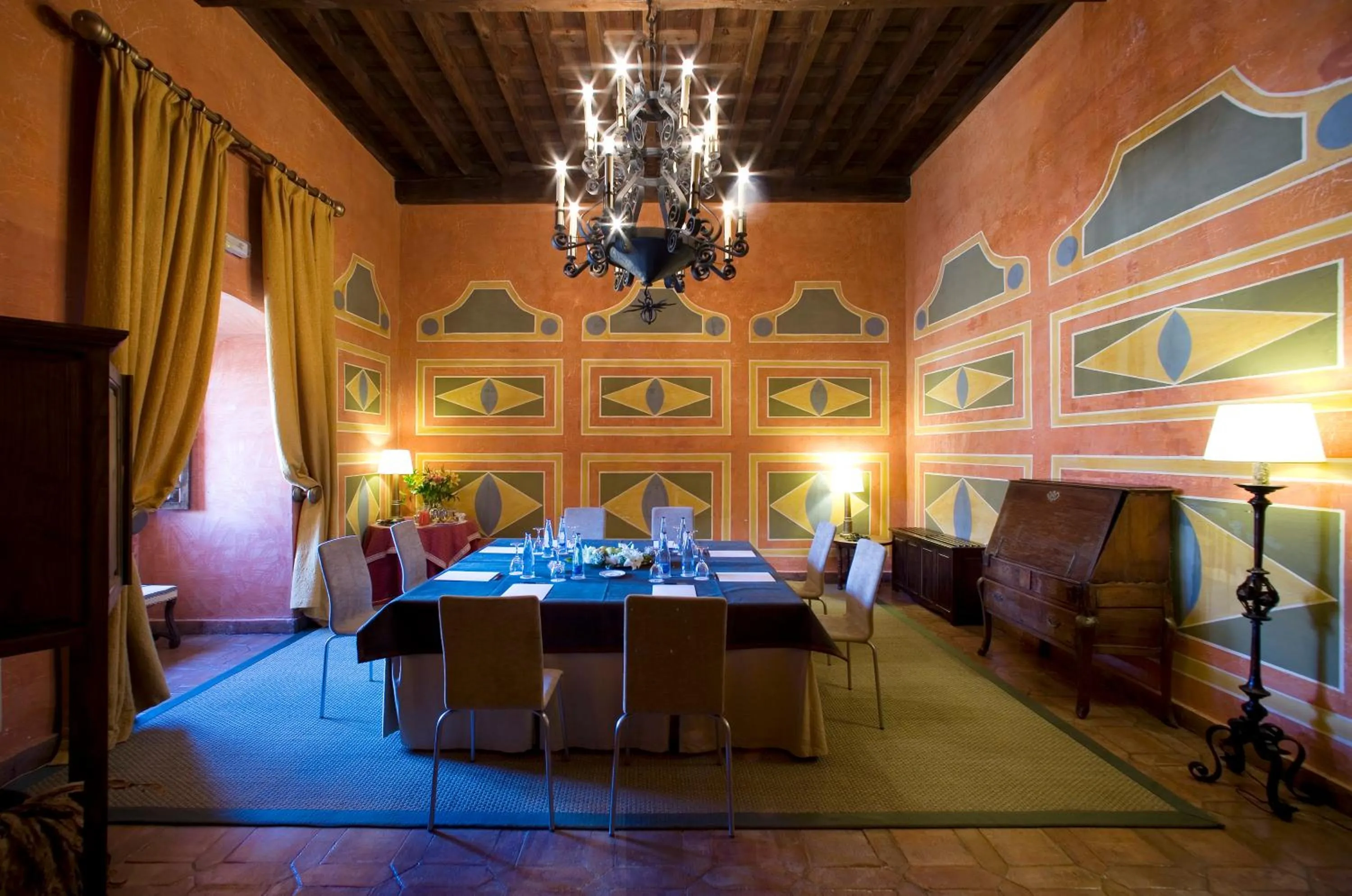 Business facilities in Parador de Jarandilla de la Vera