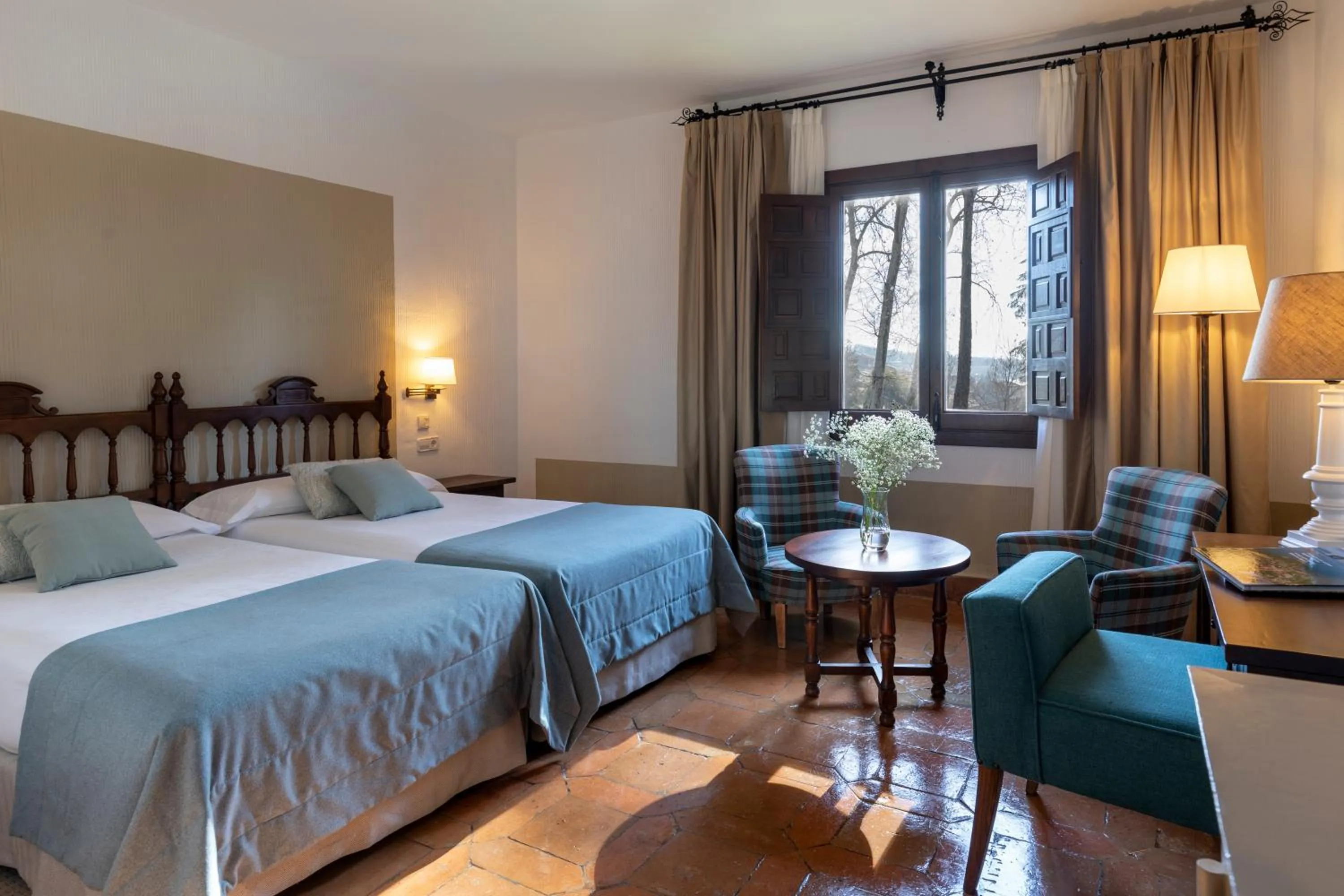 Photo of the whole room, Bed in Parador de Jarandilla de la Vera