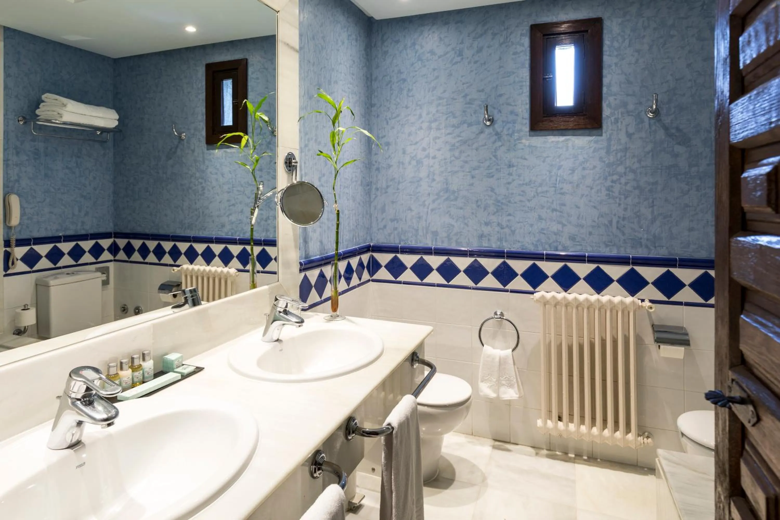 Bathroom in Parador de Jarandilla de la Vera