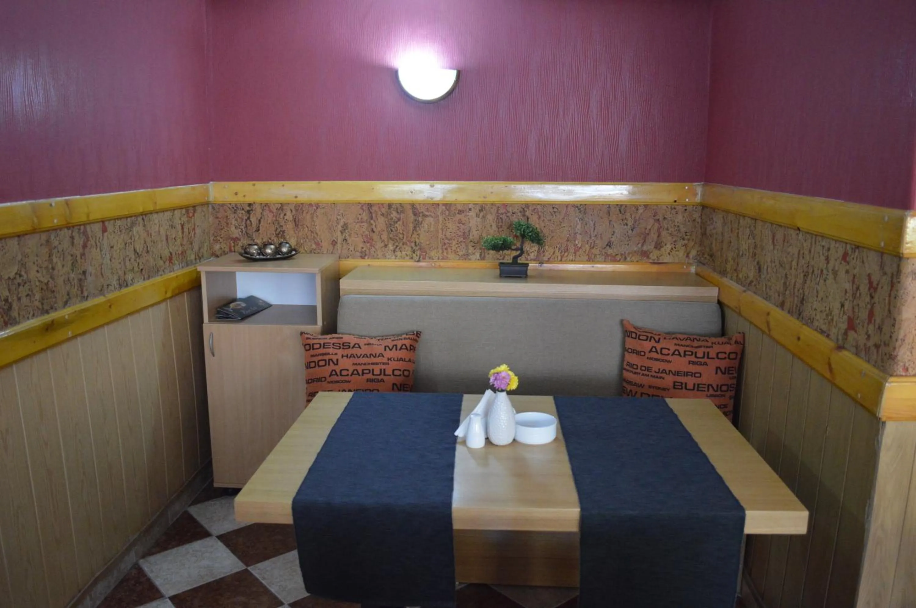 Restaurant/places to eat in Bon Bon Hotel