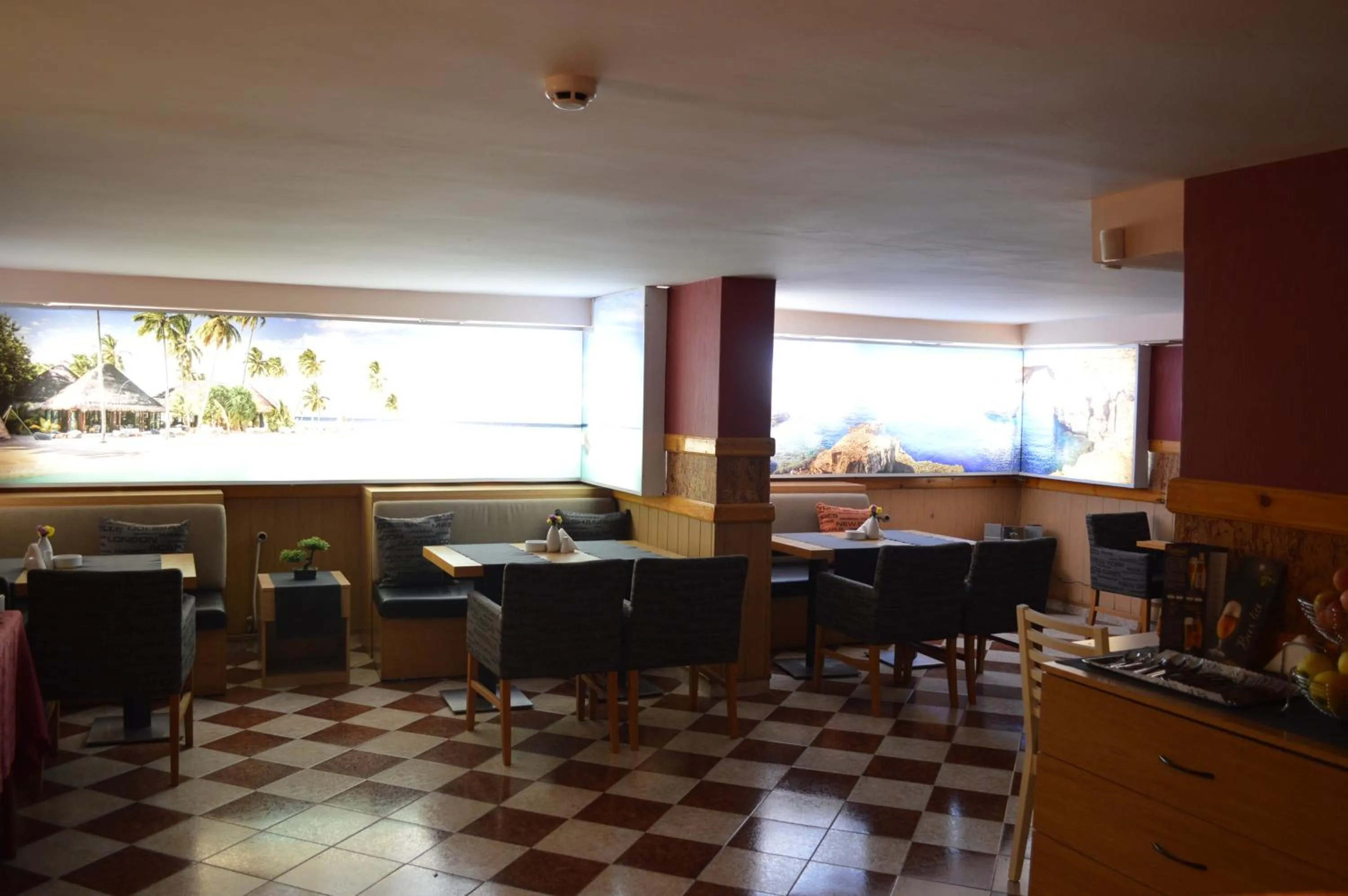 Restaurant/places to eat in Bon Bon Hotel