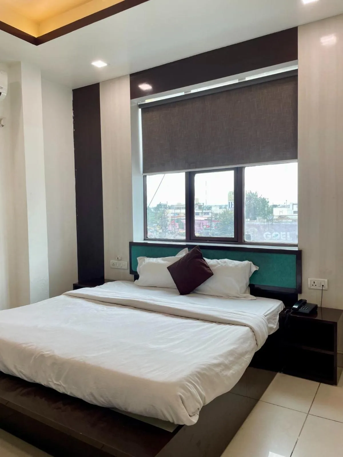 Bedroom, Bed in Hotel Komal Palace Anand Nagar