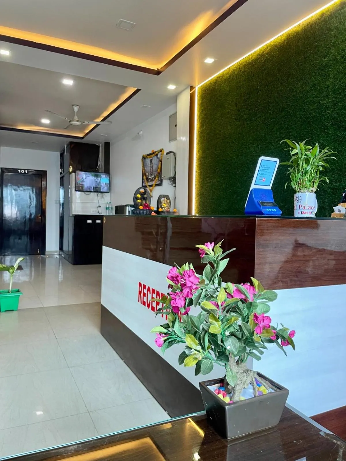 Lobby or reception in Hotel Komal Palace Anand Nagar