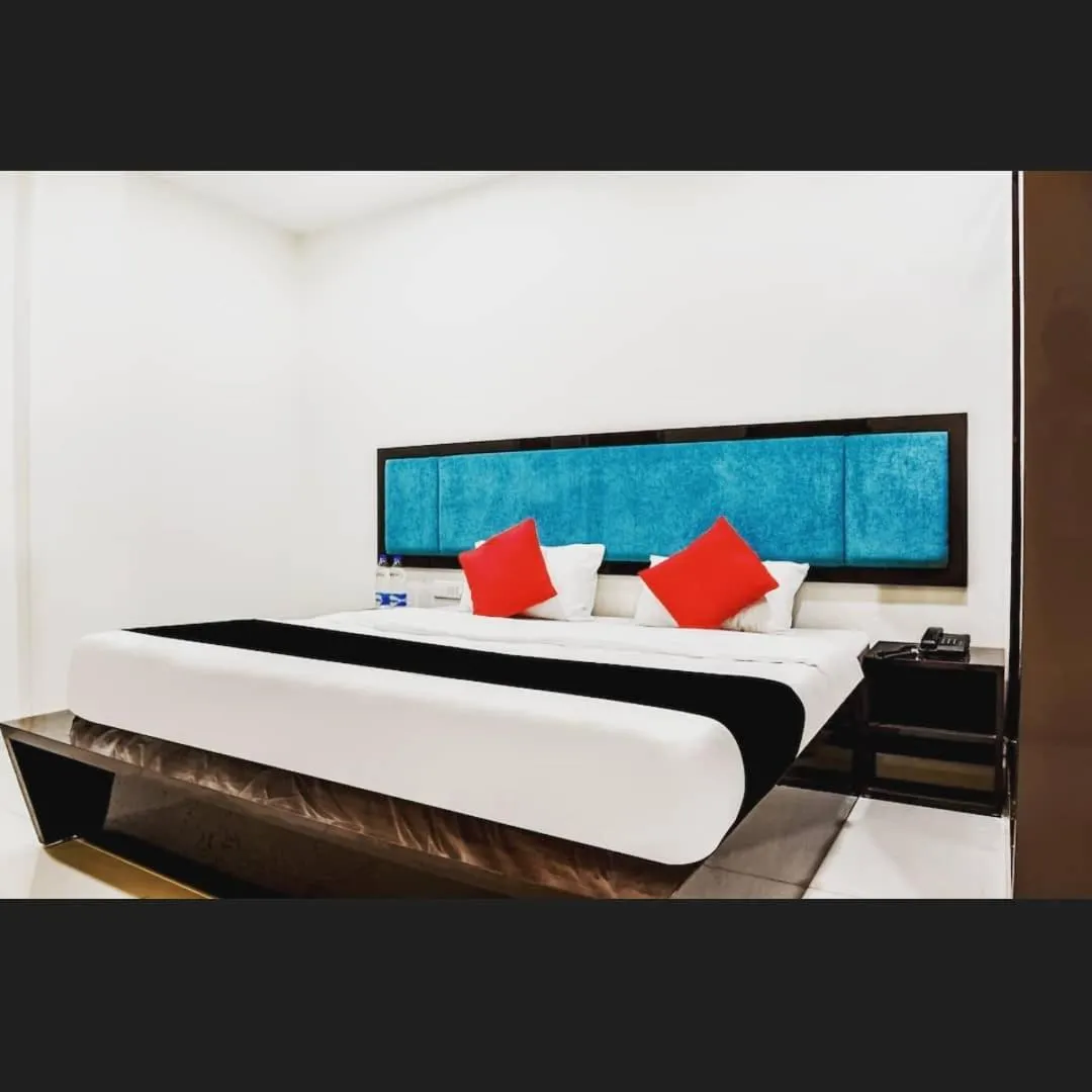 Bedroom, Bed in Hotel Komal Palace Anand Nagar