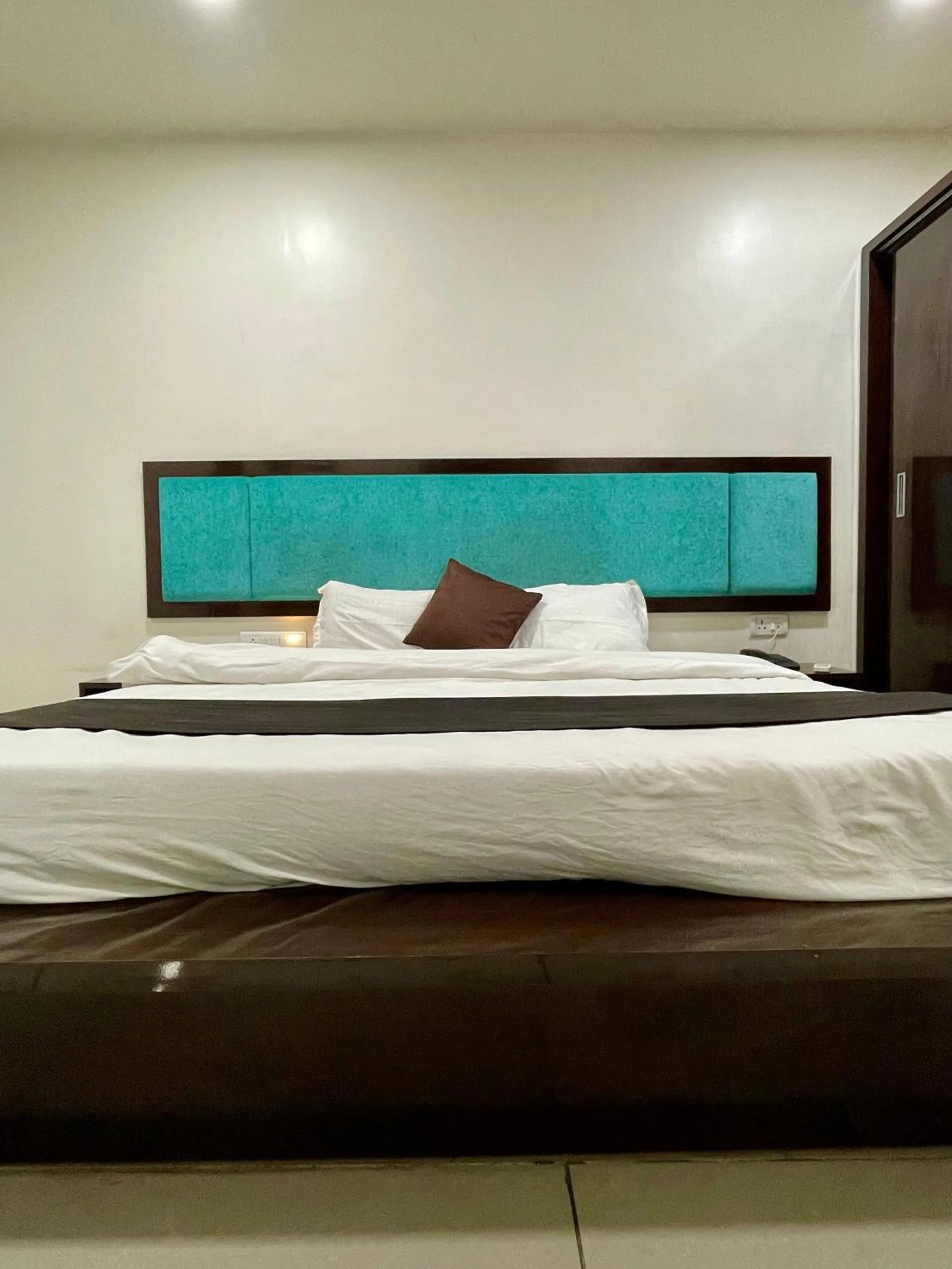 Bed in Hotel Komal Palace Anand Nagar