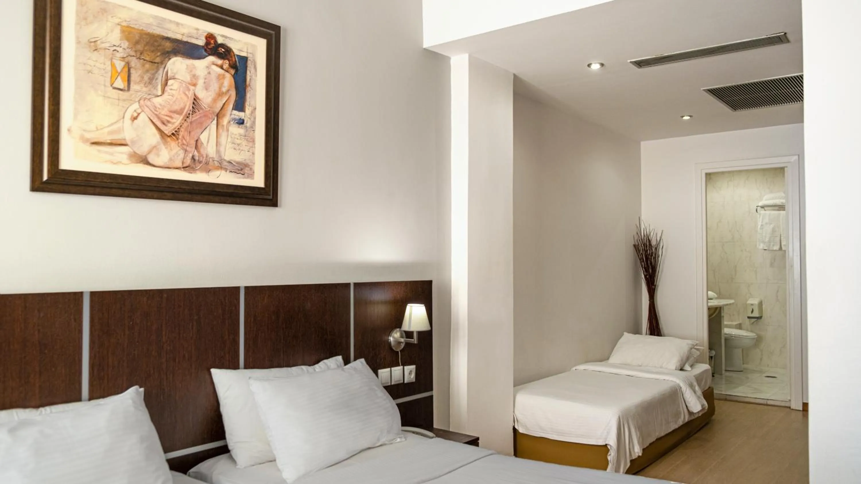 Photo of the whole room, Bed in Blue Sea Hotel Alimos