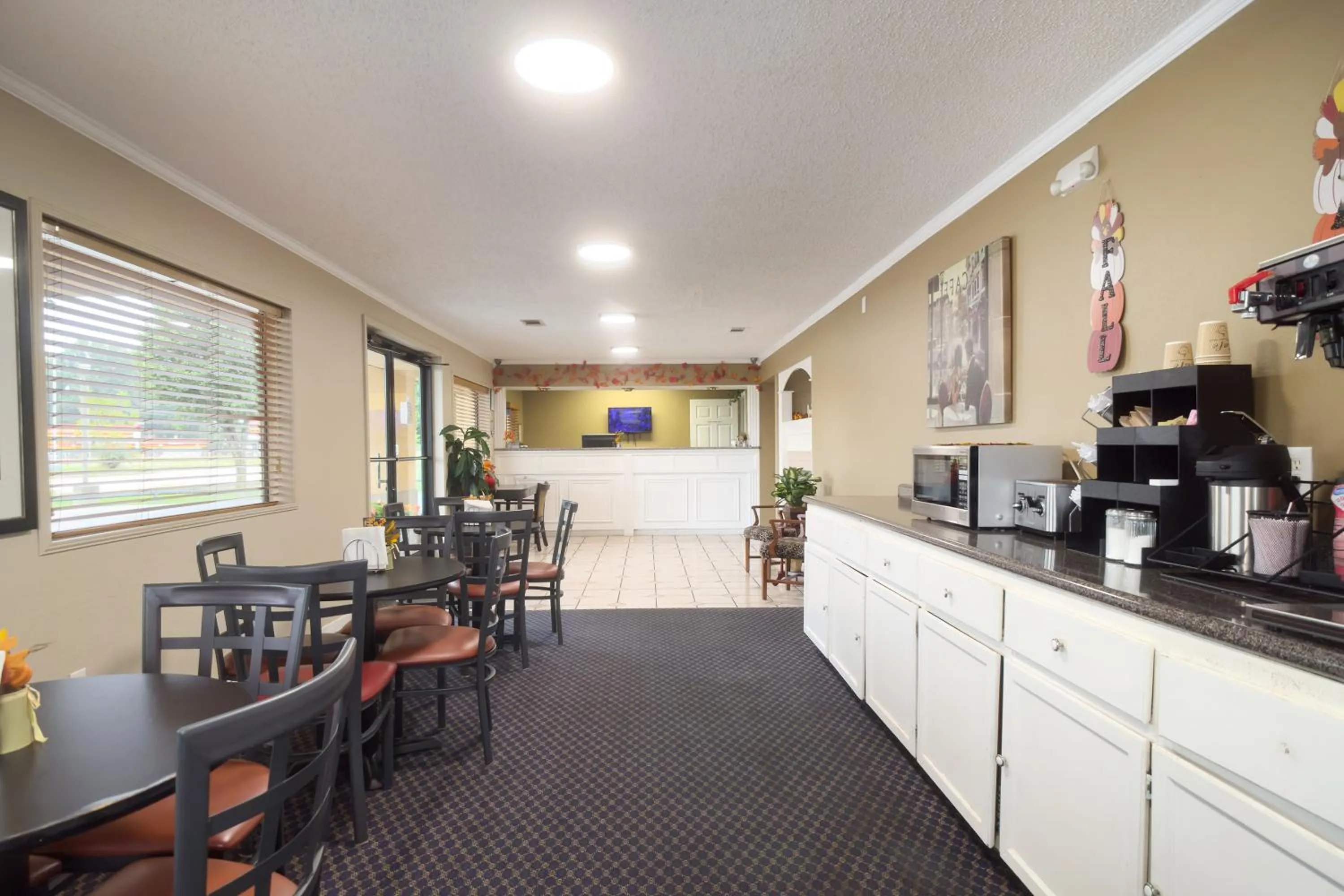 Area and facilities in Deerfield Inn By Capital O Blytheville AR I55