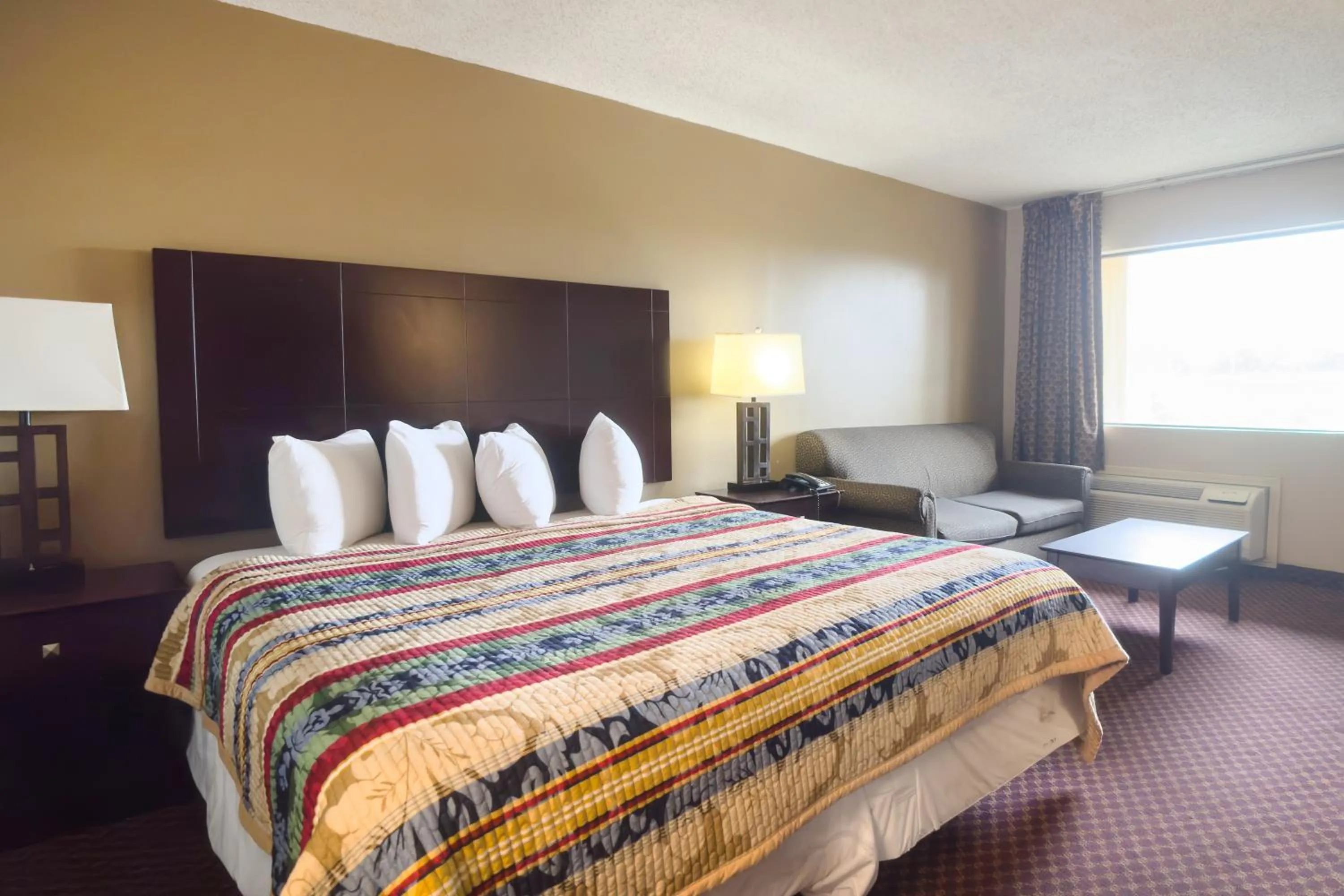 Bedroom, Bed in Deerfield Inn By Capital O Blytheville AR I55