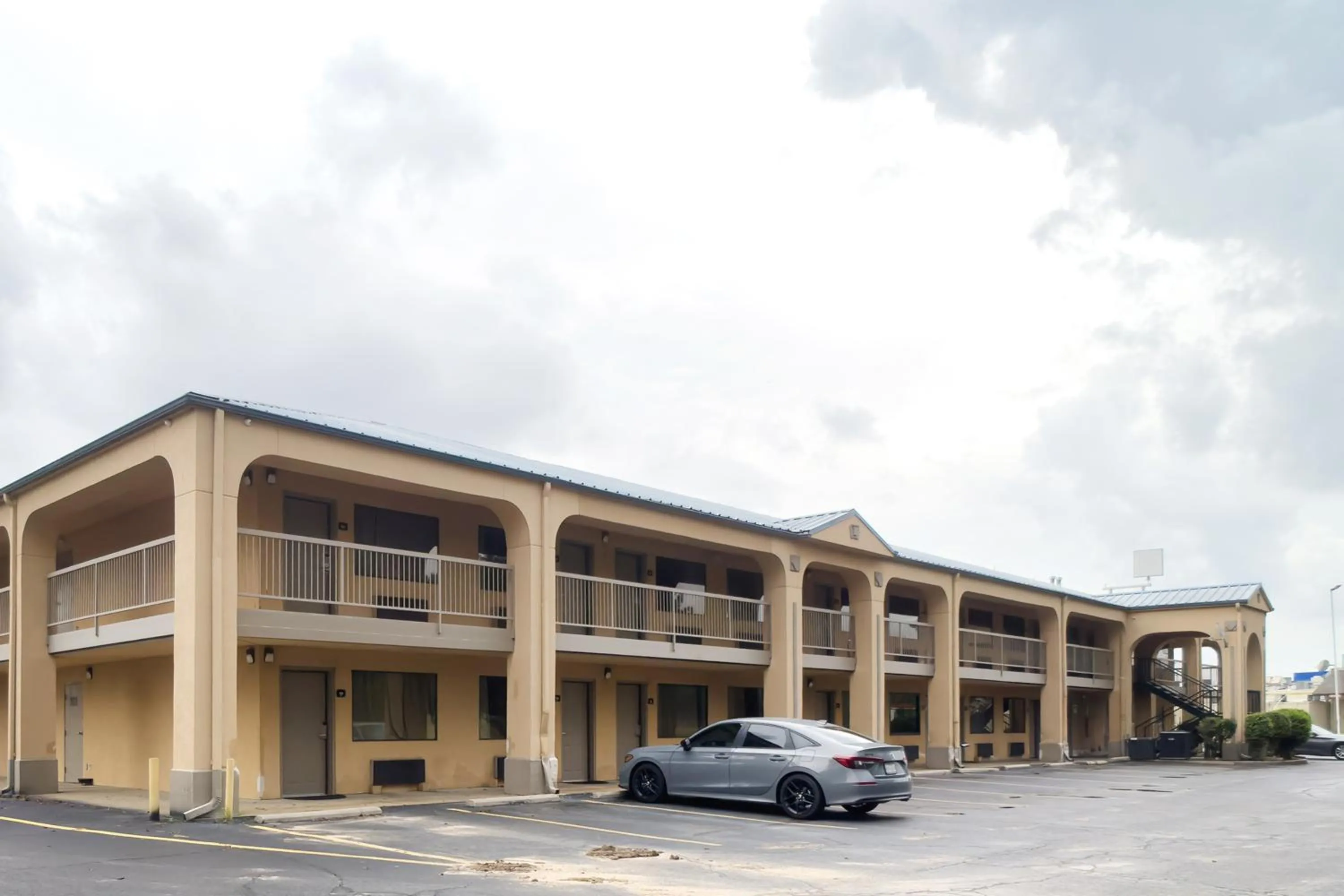 Parking in Deerfield Inn By Capital O Blytheville AR I55