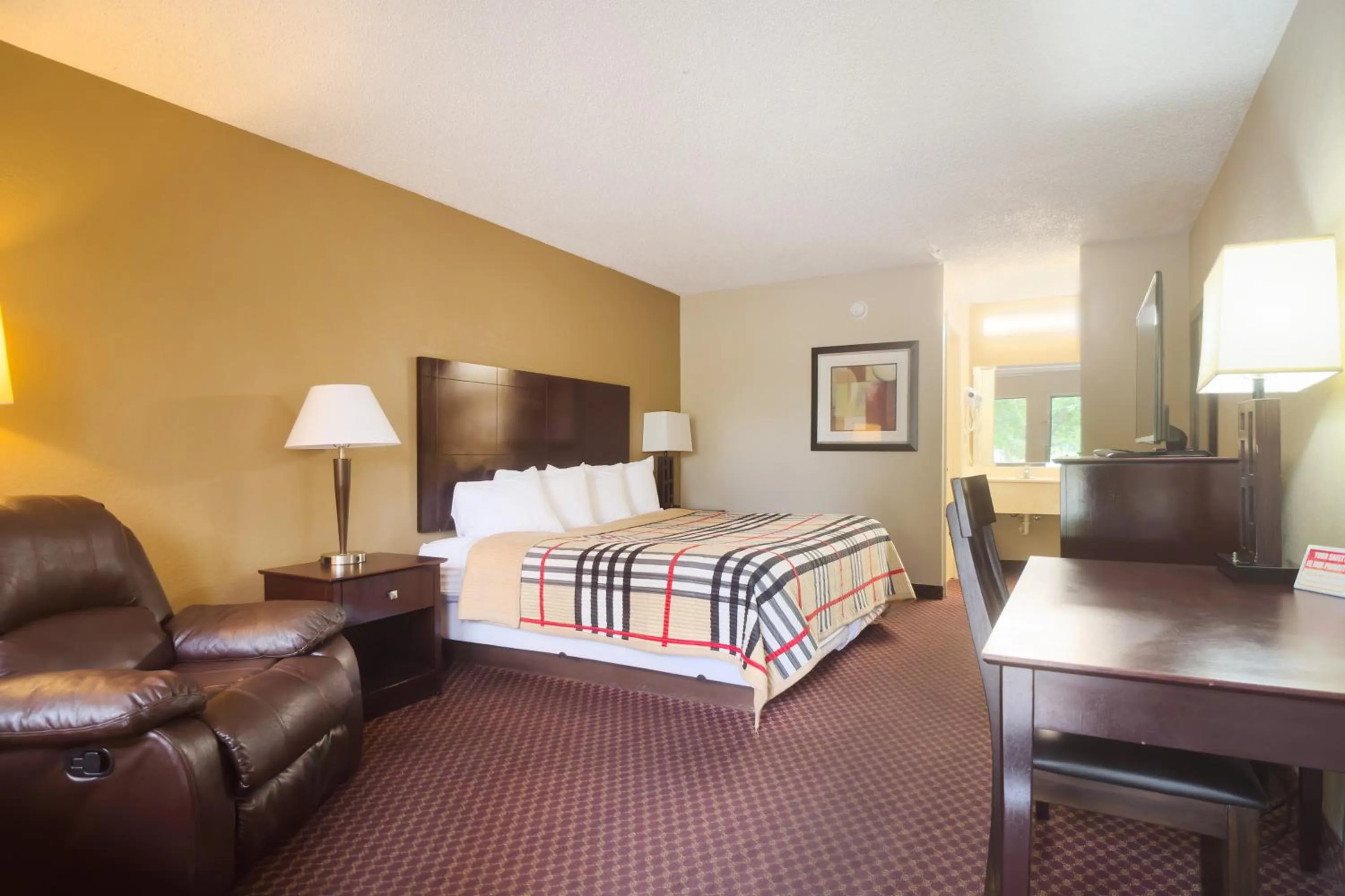 Bedroom, Bed in Deerfield Inn By Capital O Blytheville AR I55