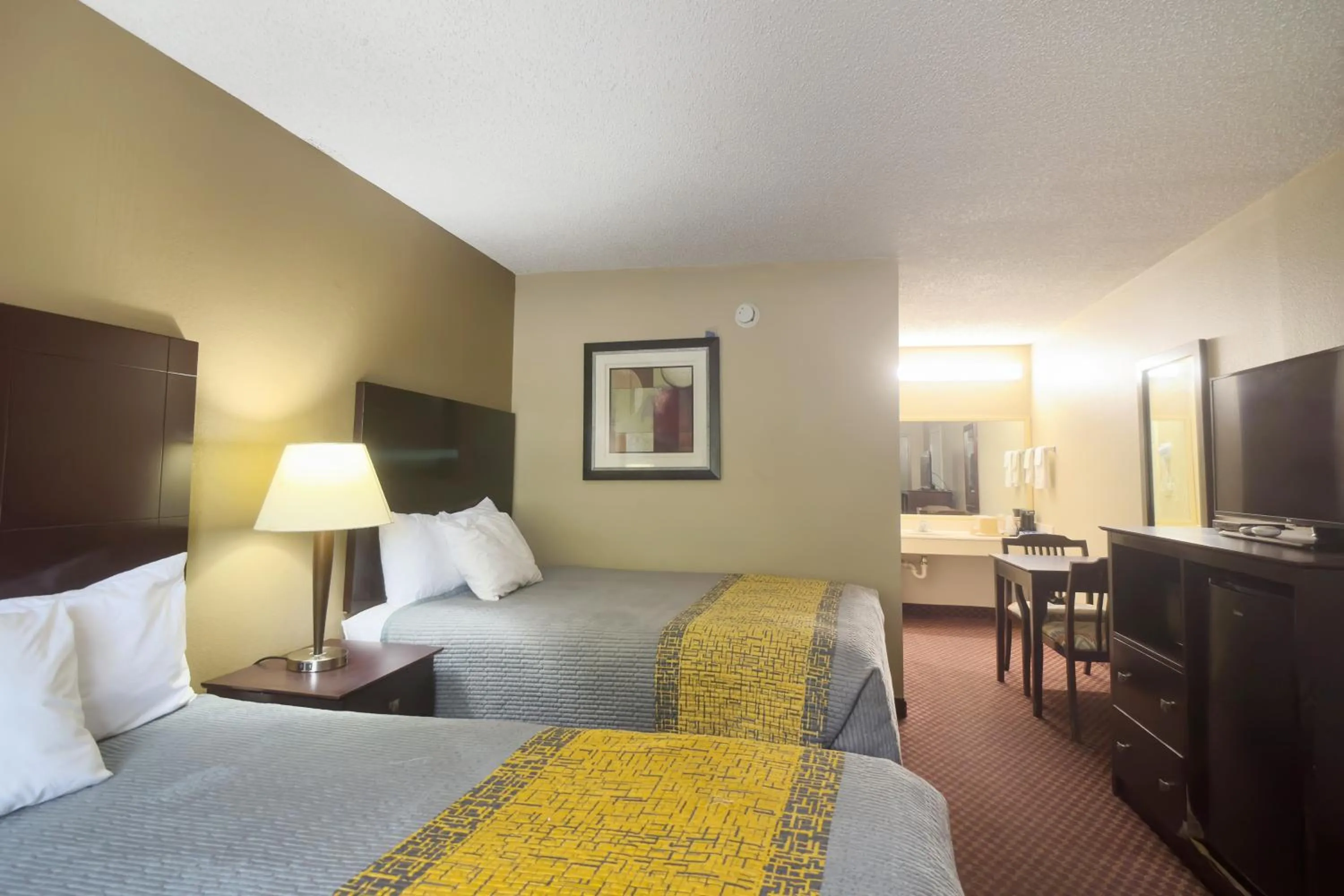 Bedroom, Bed in Deerfield Inn By Capital O Blytheville AR I55