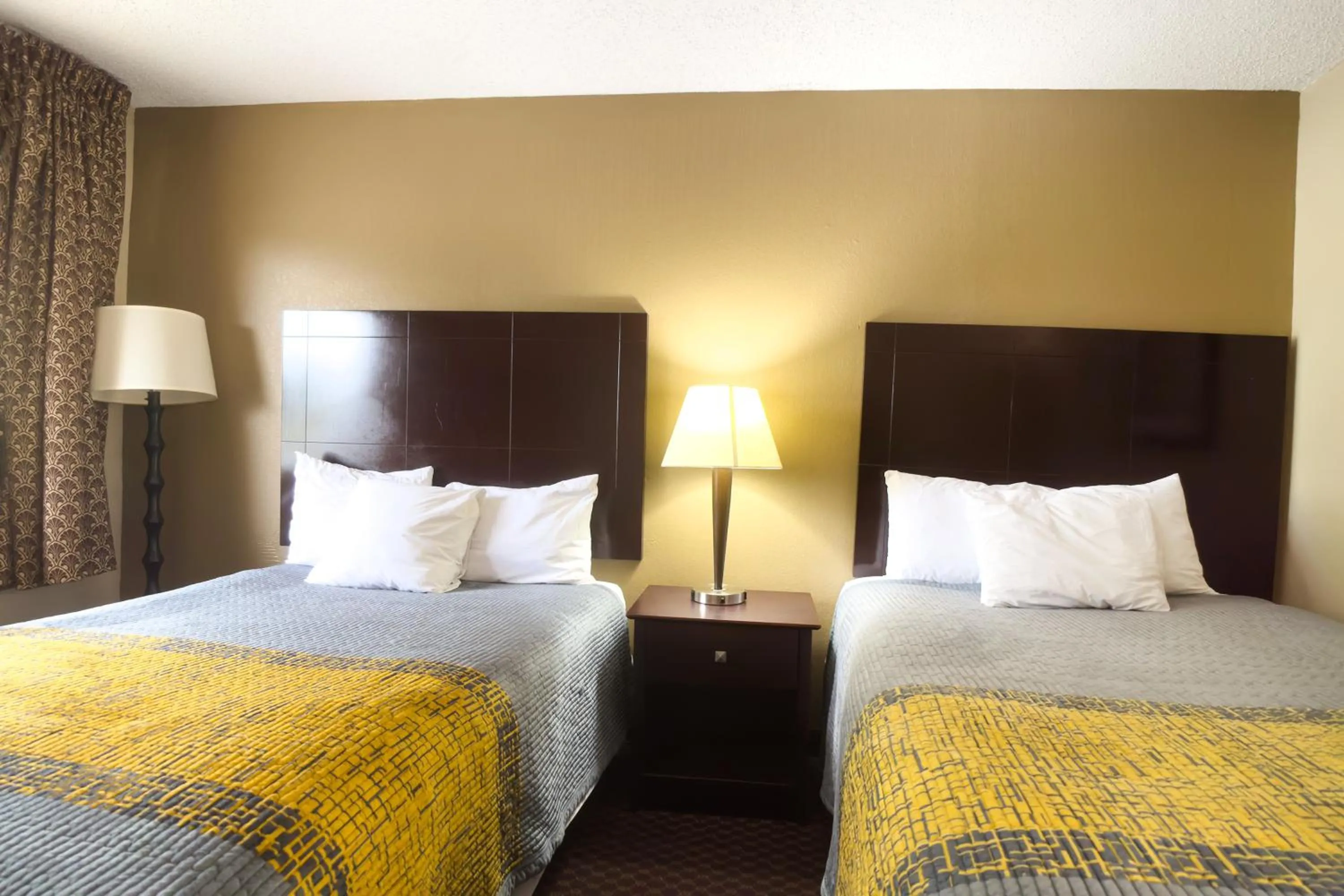 Bedroom, Bed in Deerfield Inn By Capital O Blytheville AR I55