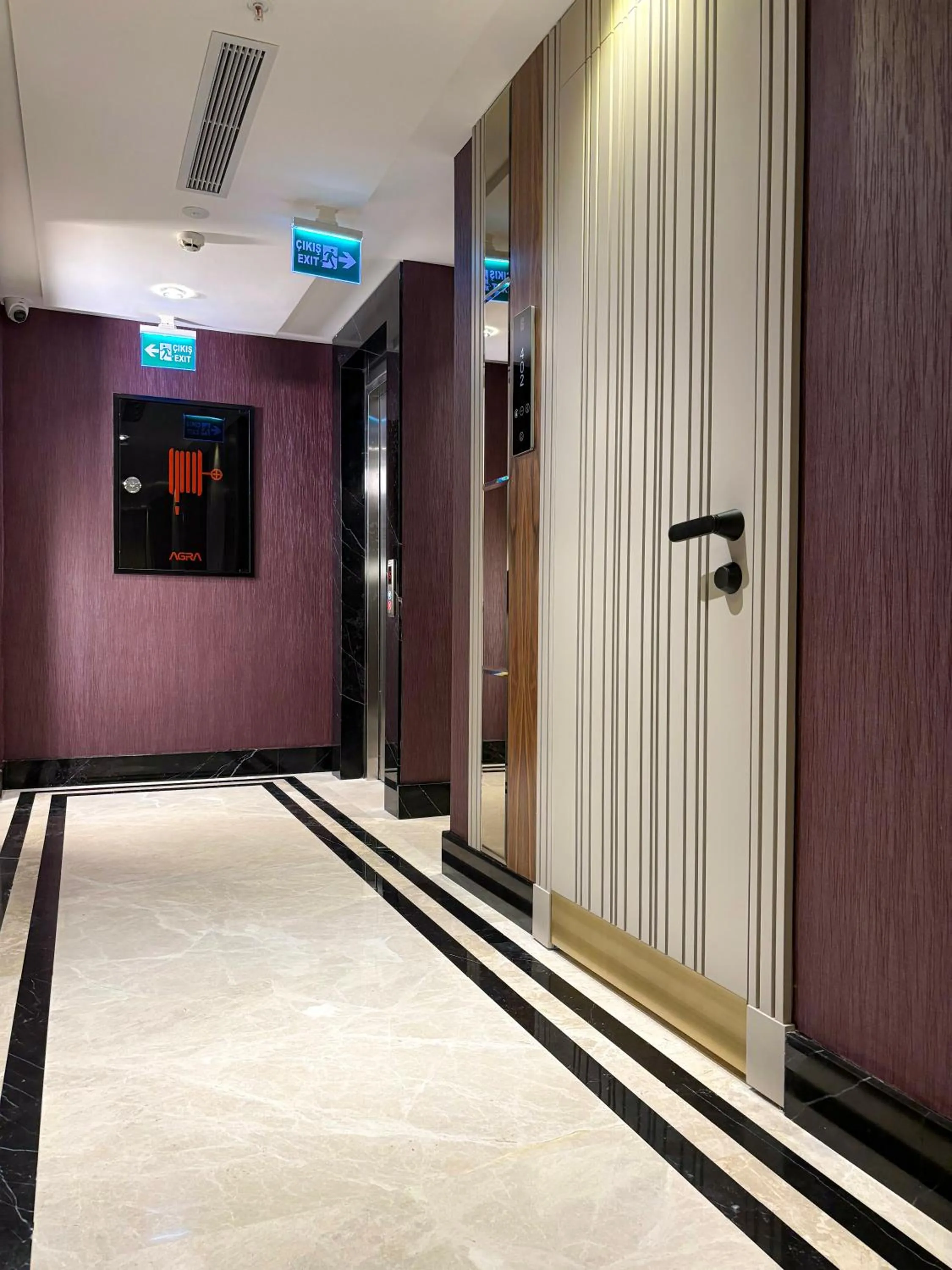 elevator in Saygın Hotel Beşiktaş