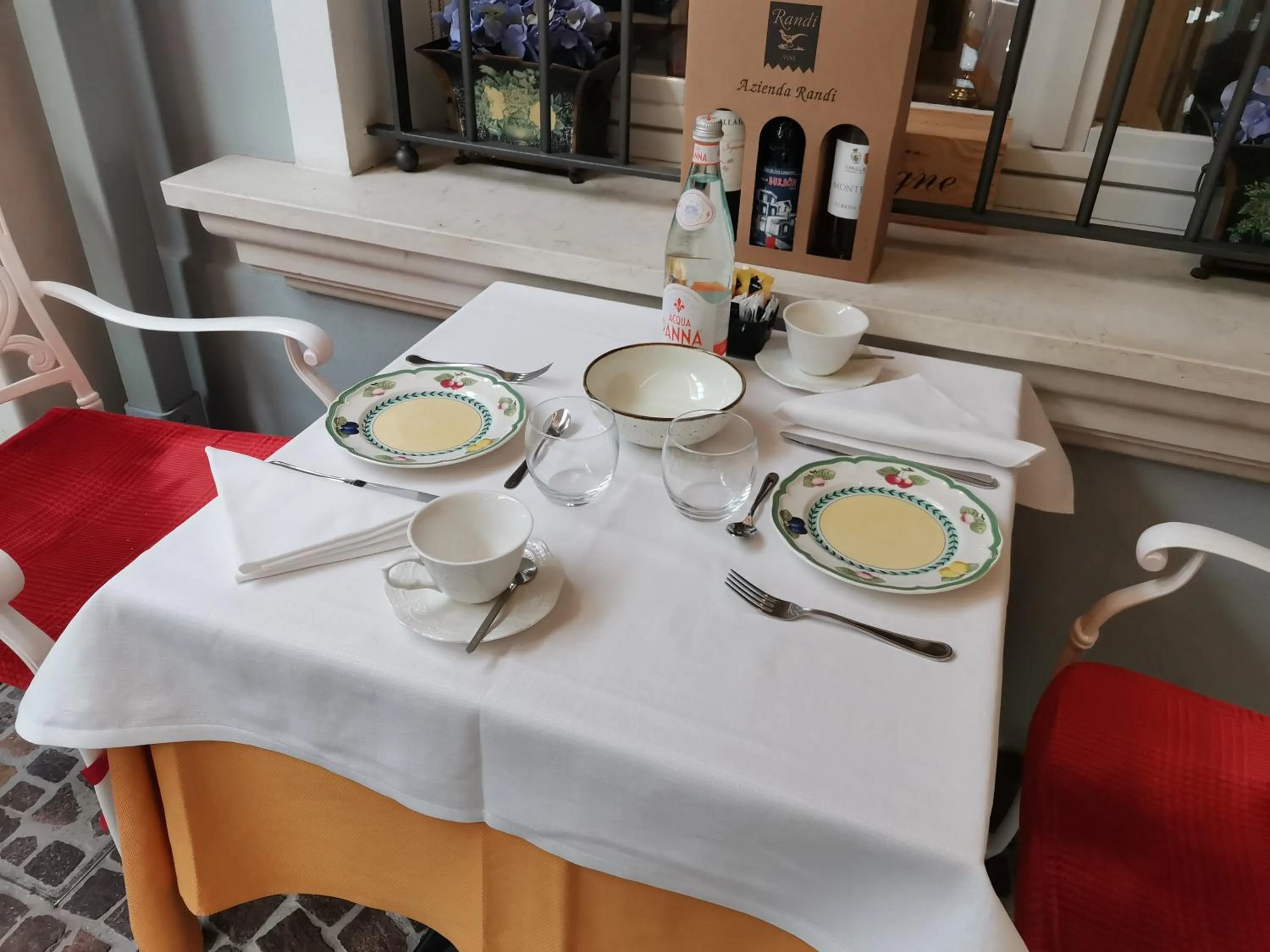 Breakfast in Villa Noctis