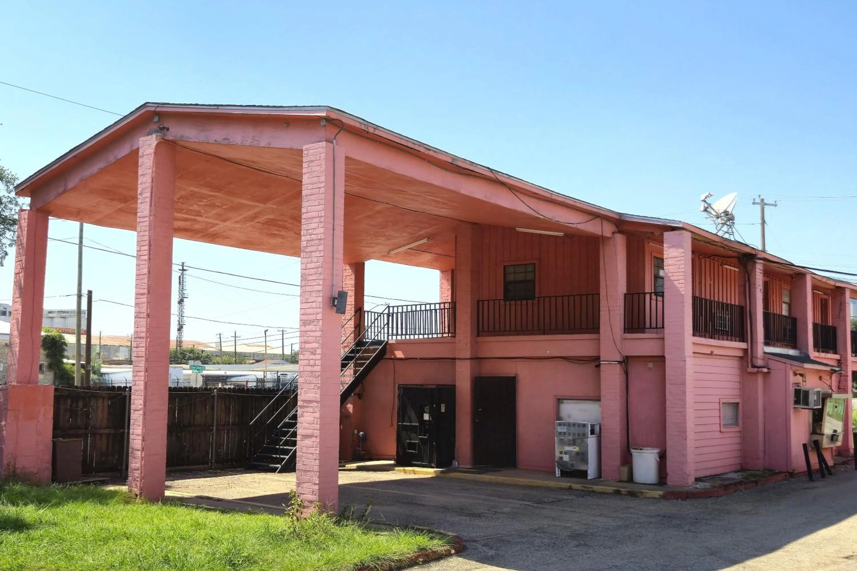 Facade/entrance in Way Side Inn by Hotel O Dallas near Fair Park Downtown