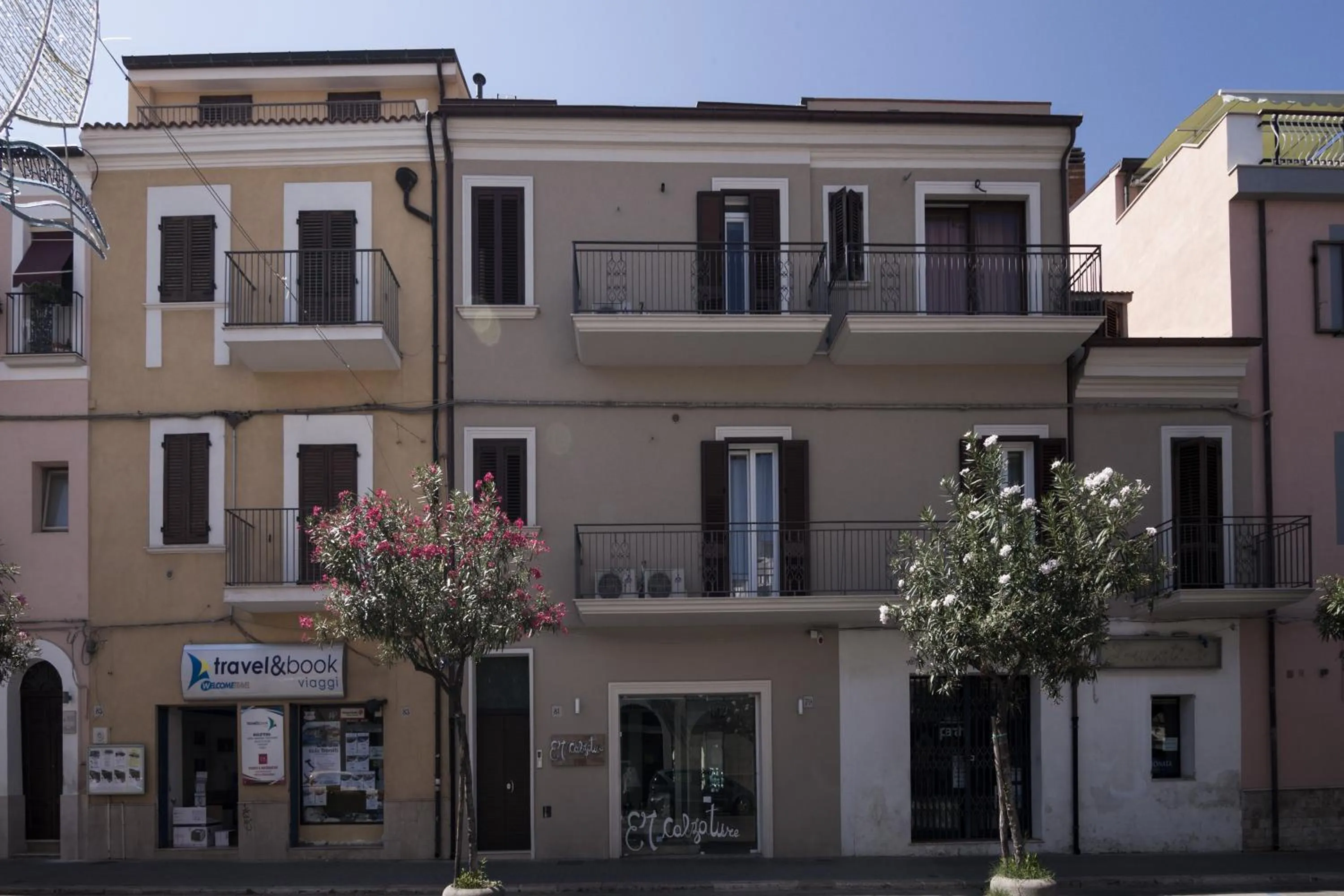 Facade/entrance in Oceano Rooms