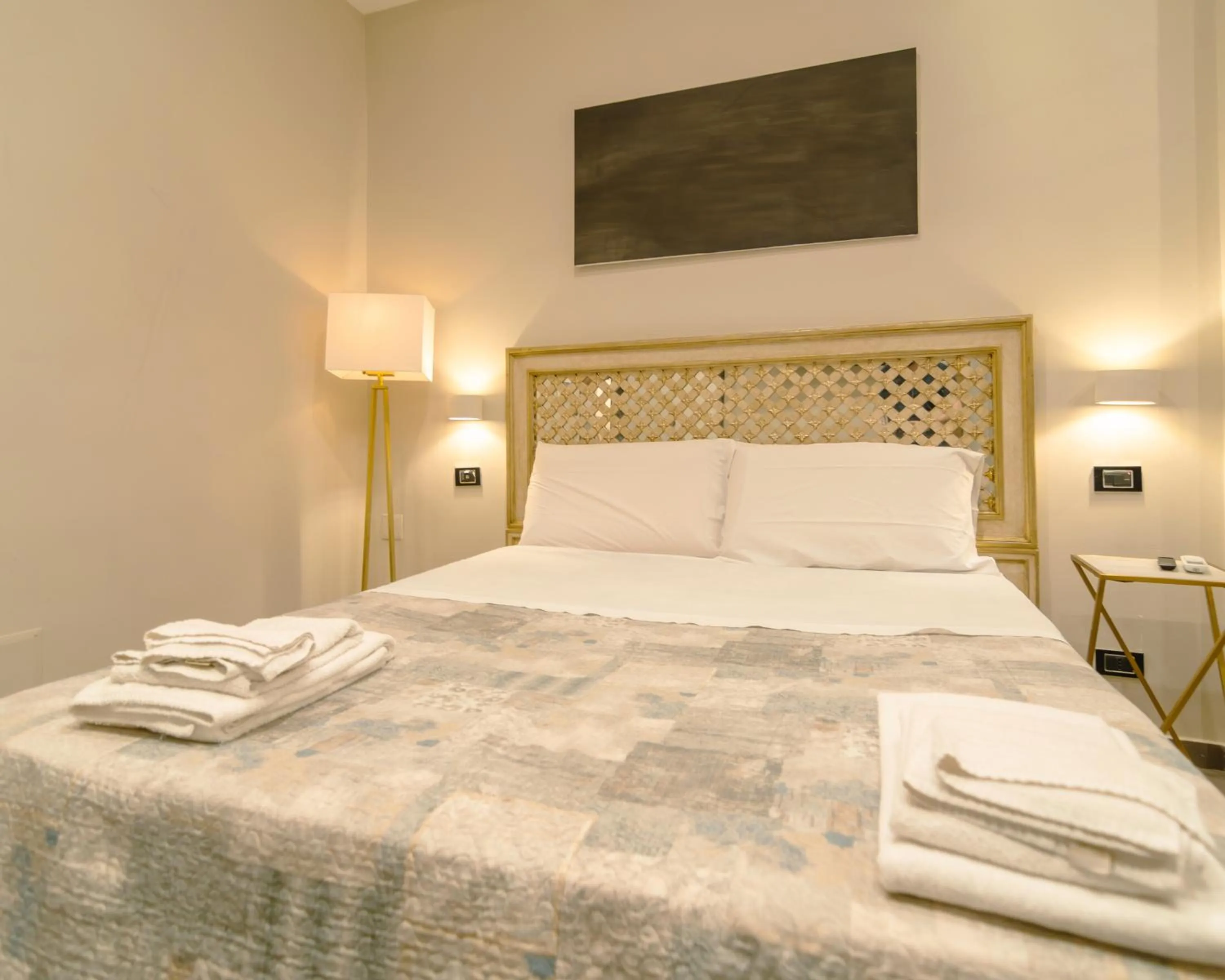 Photo of the whole room, Bed in VESUVIANUS Rooms and More