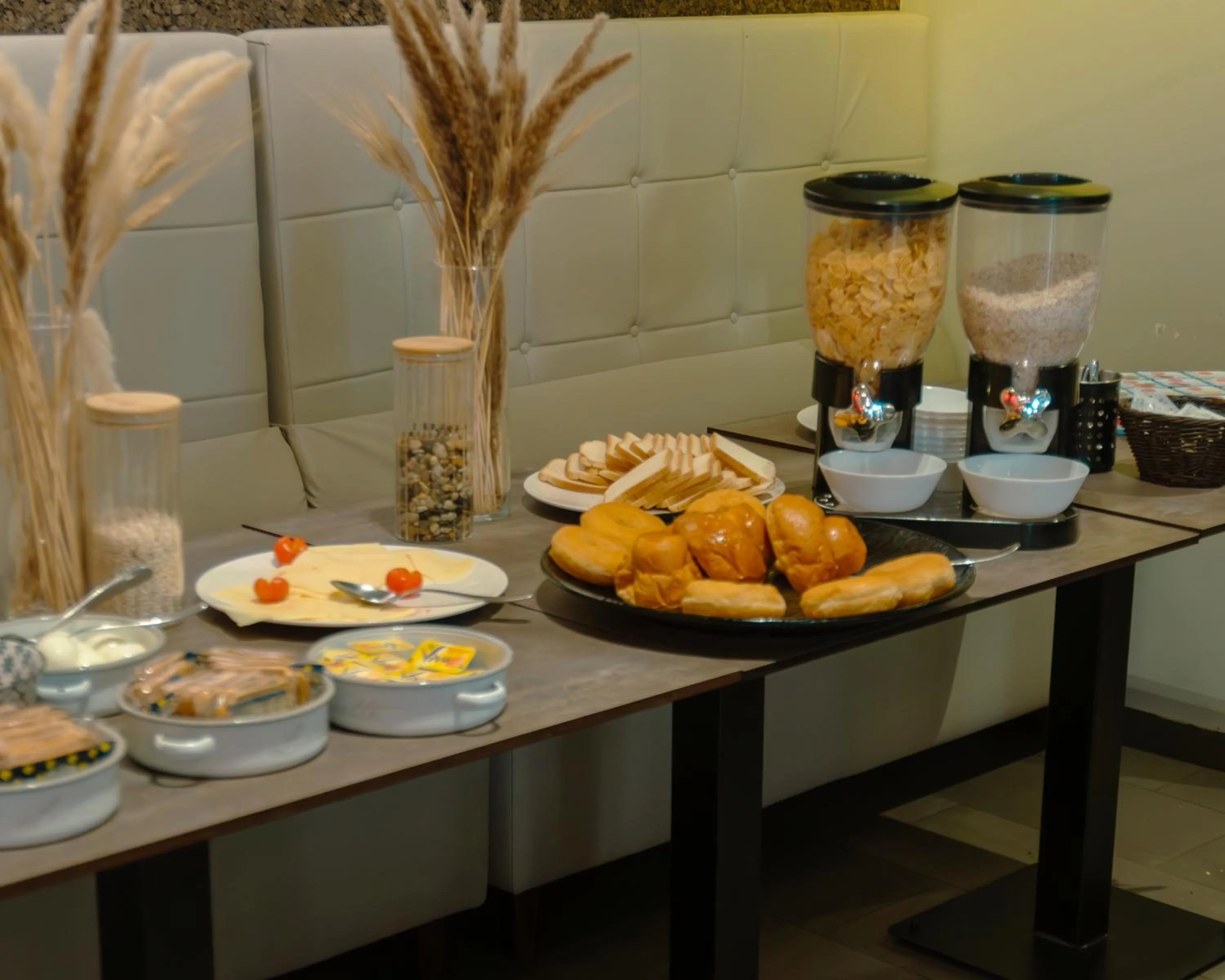 Food and drinks in VESUVIANUS Rooms and More