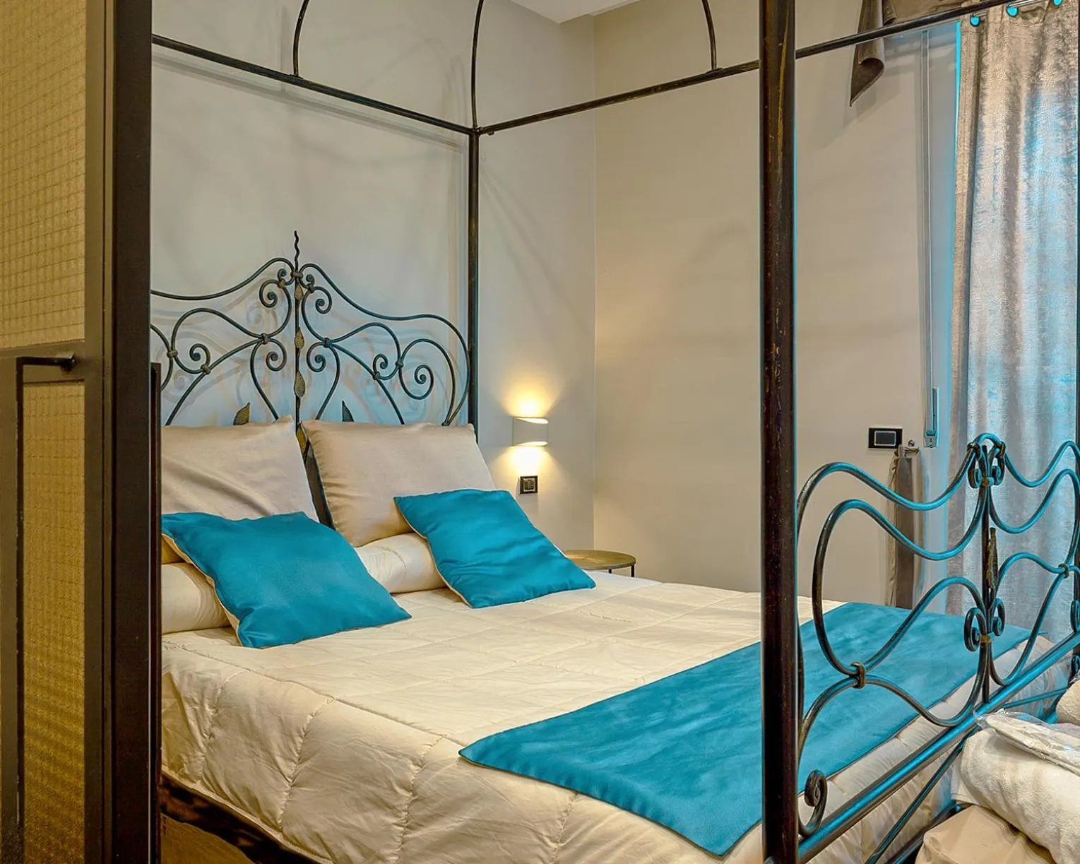 Photo of the whole room, Bed in VESUVIANUS Rooms and More