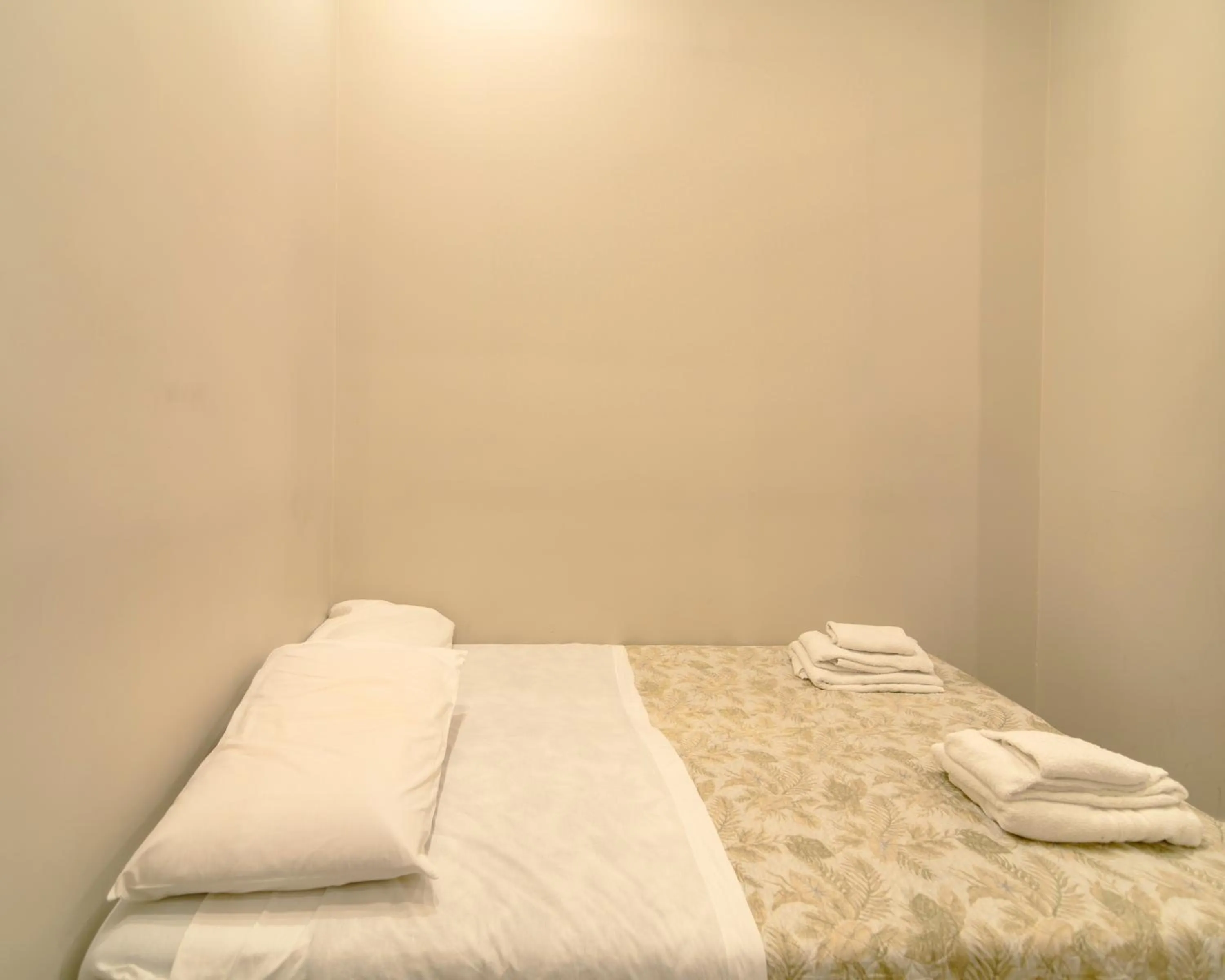 Bed in VESUVIANUS Rooms and More