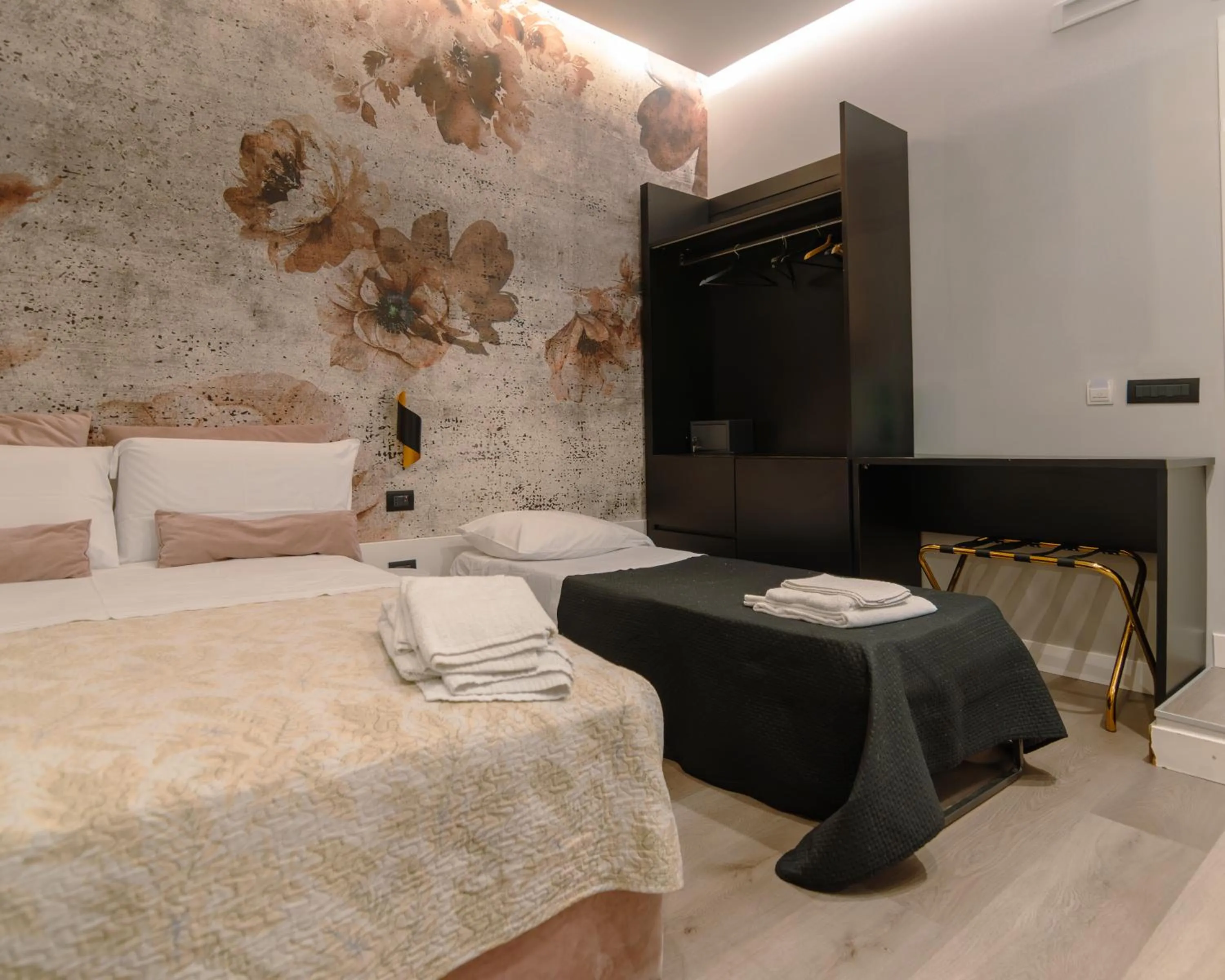 Bed in VESUVIANUS Rooms and More