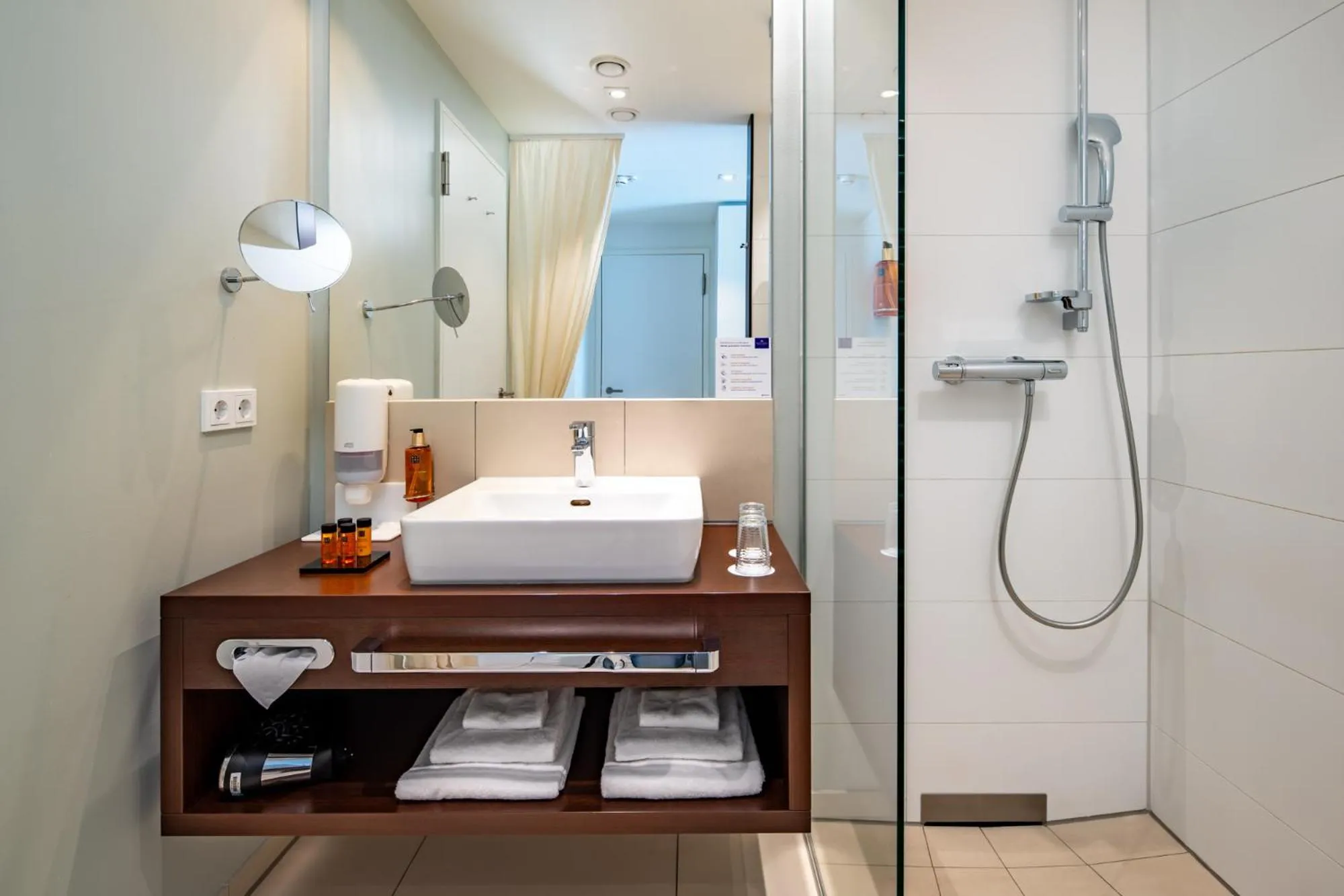 Shower in Hotel König Albert