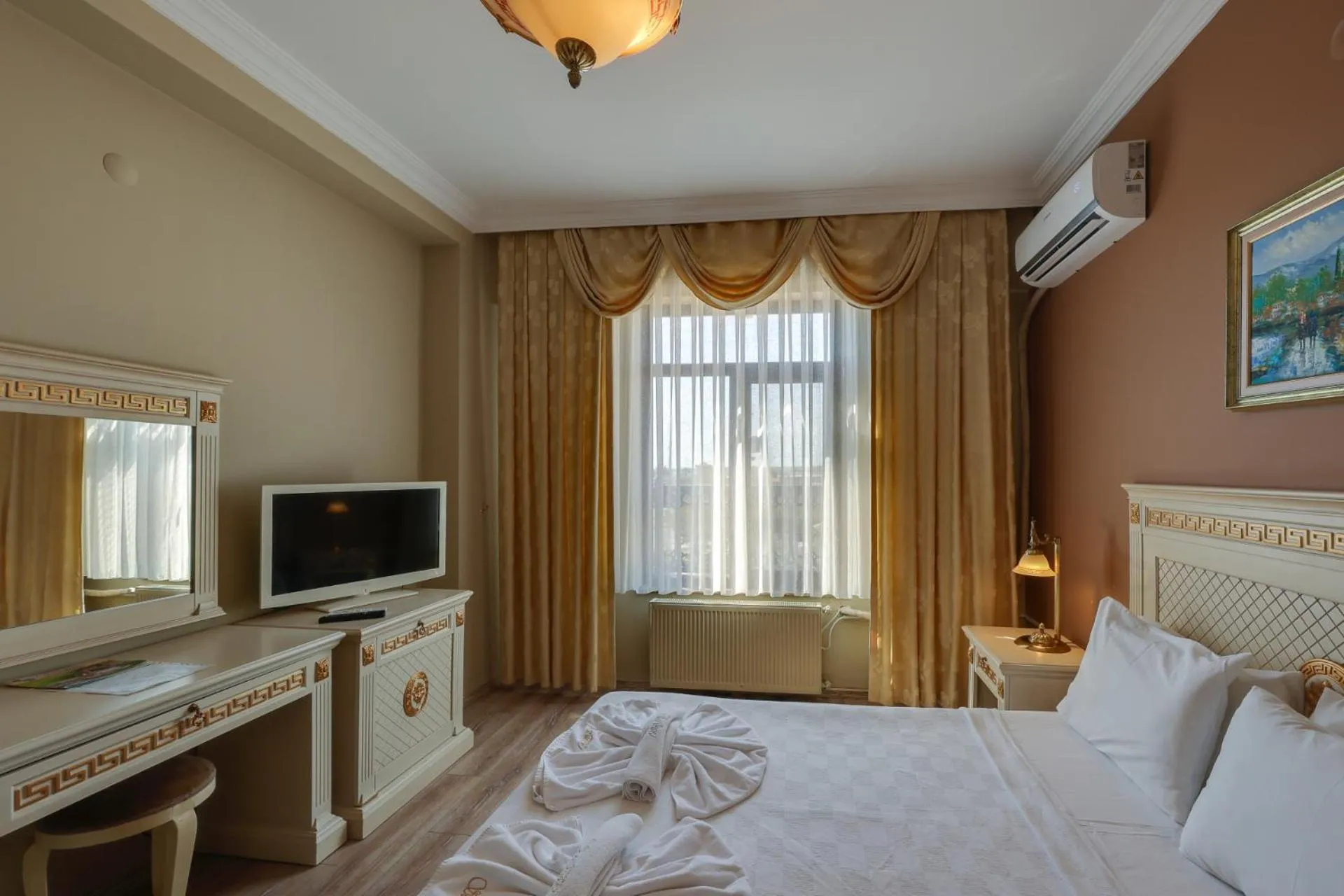 Bedroom, Bed in Güre Saruhan Termal Otel