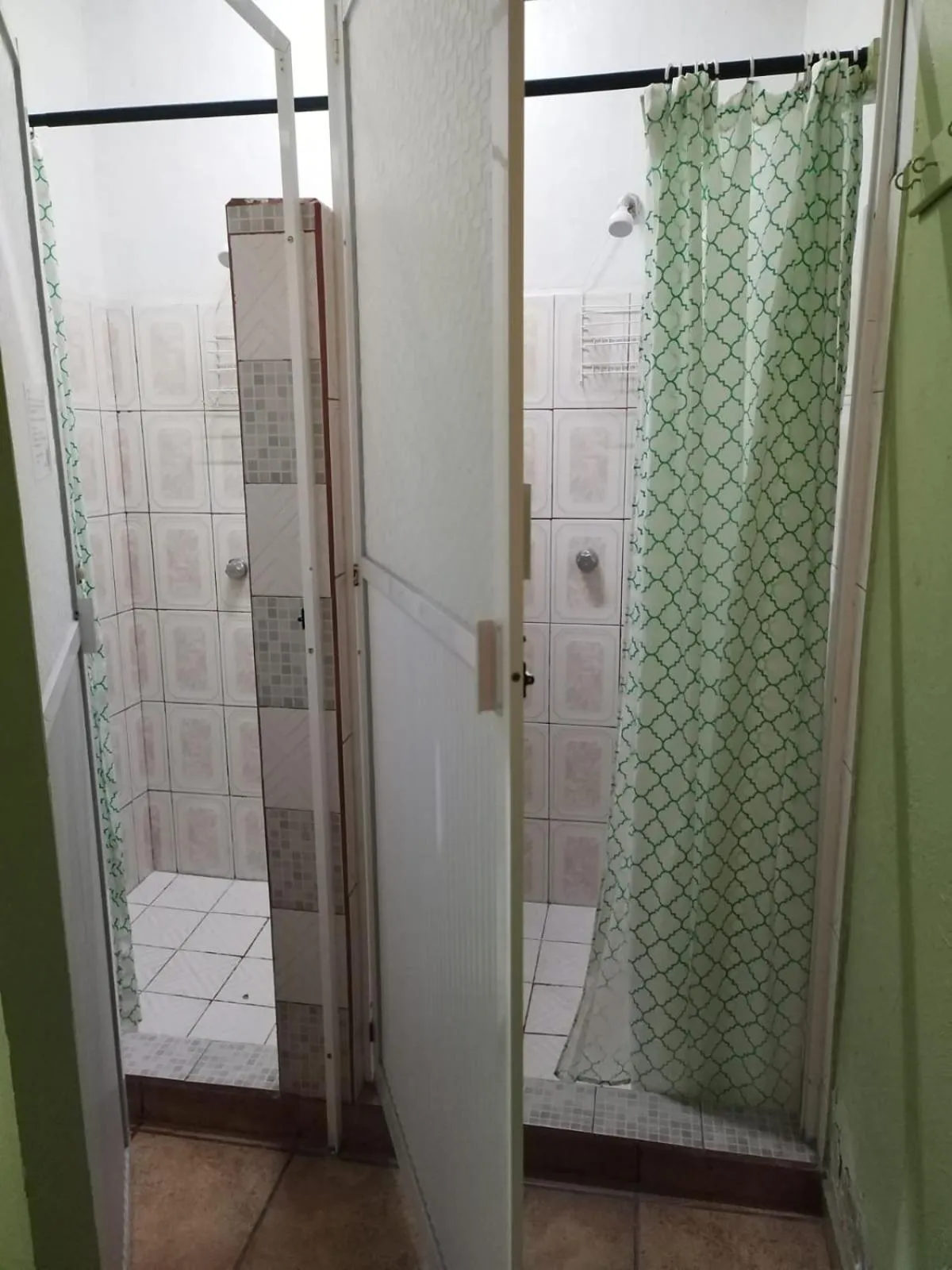 Bathroom in Hostal Maple