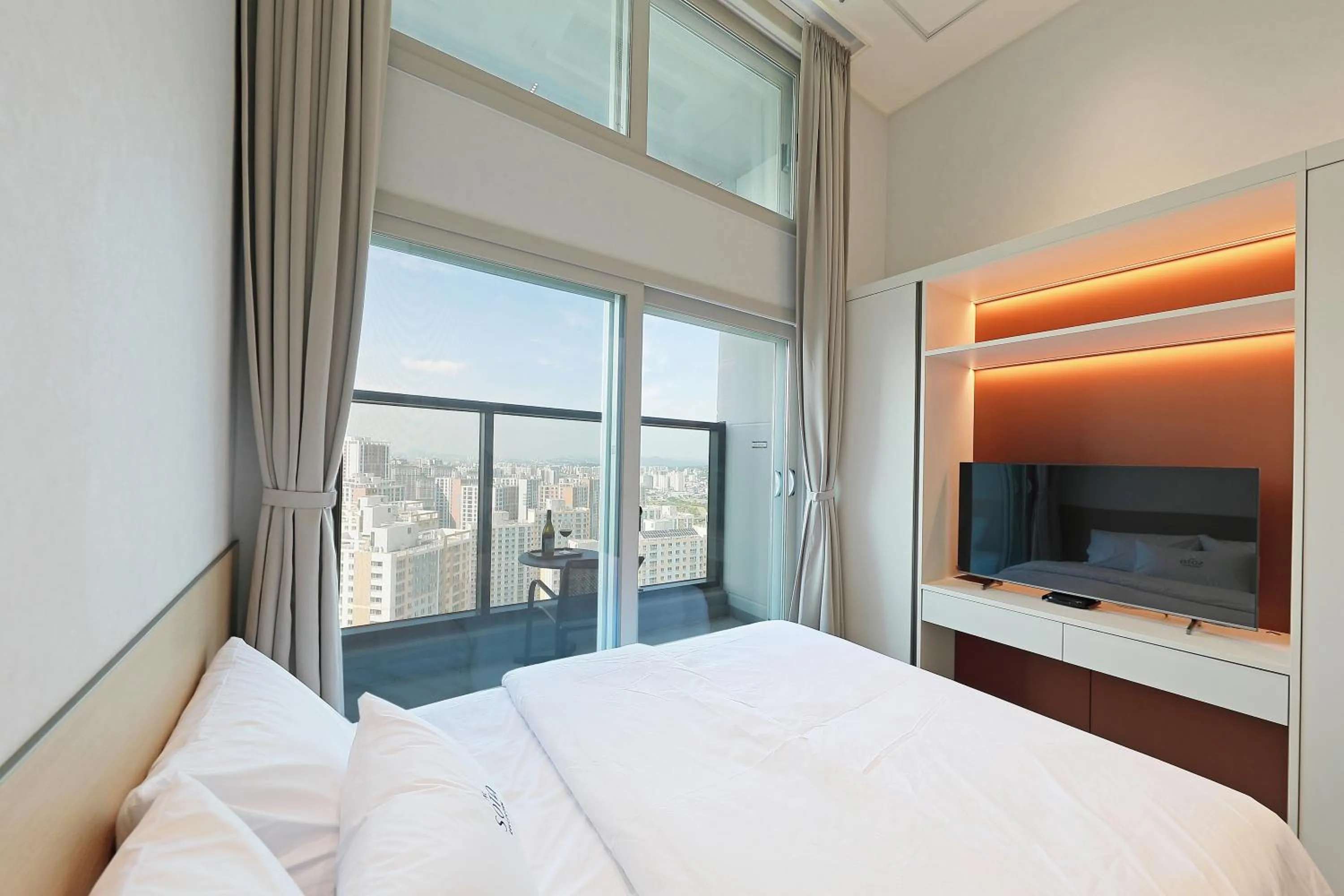 Property building, Bed in Sota Suite Pyeongtaek Godeok branch