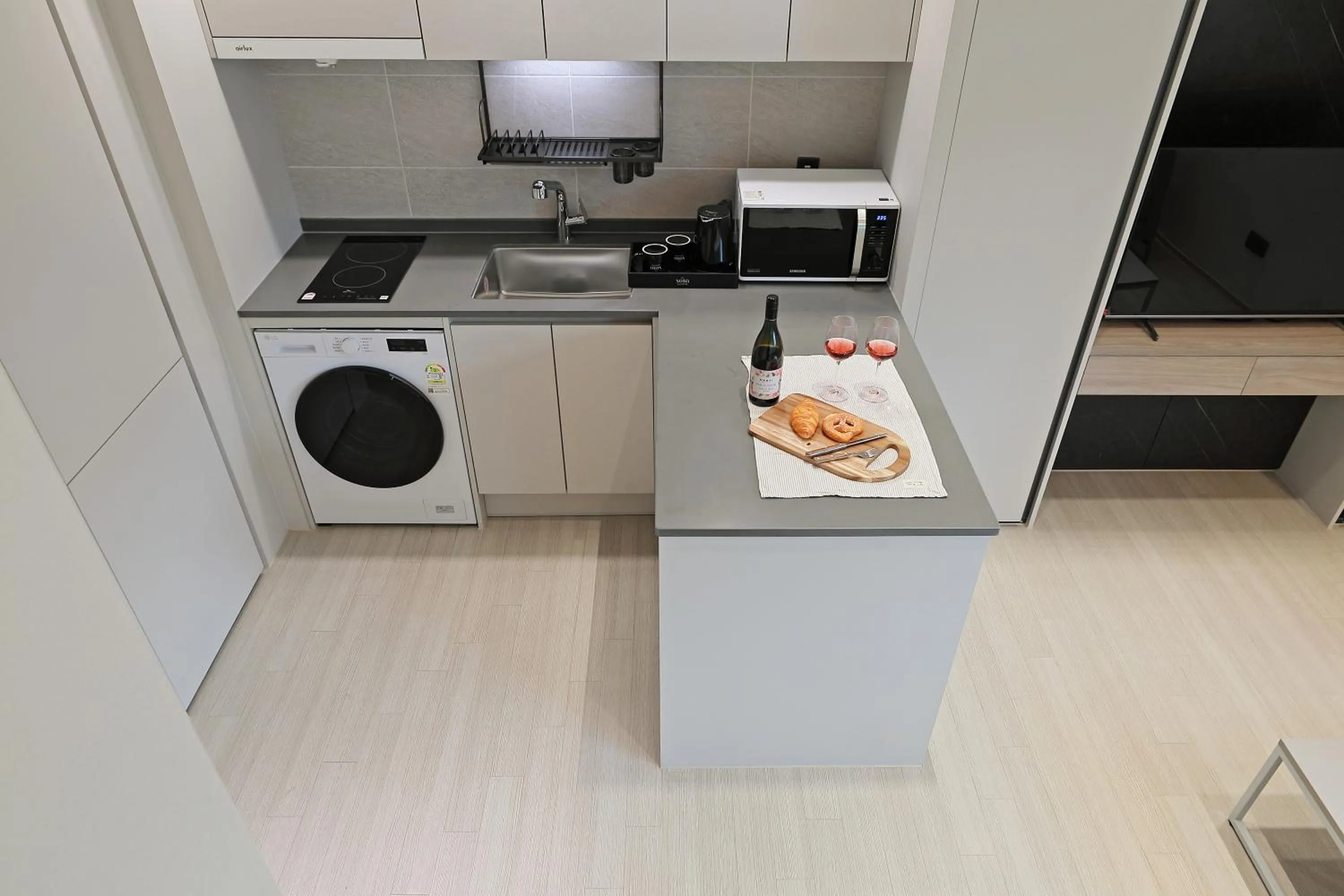 Kitchen or kitchenette in Sota Suite Pyeongtaek Godeok branch