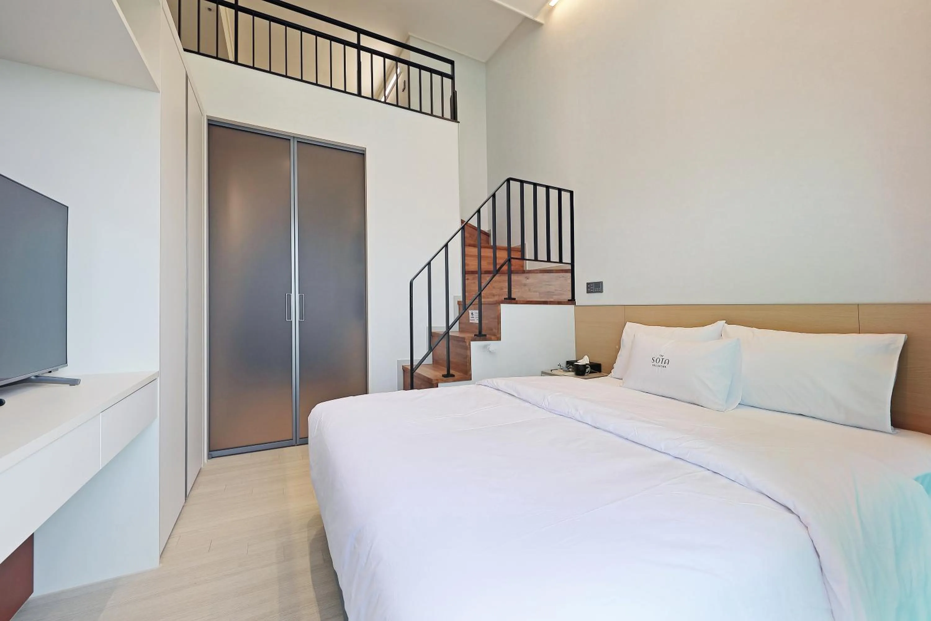 Decorative detail, Bed in Sota Suite Pyeongtaek Godeok branch