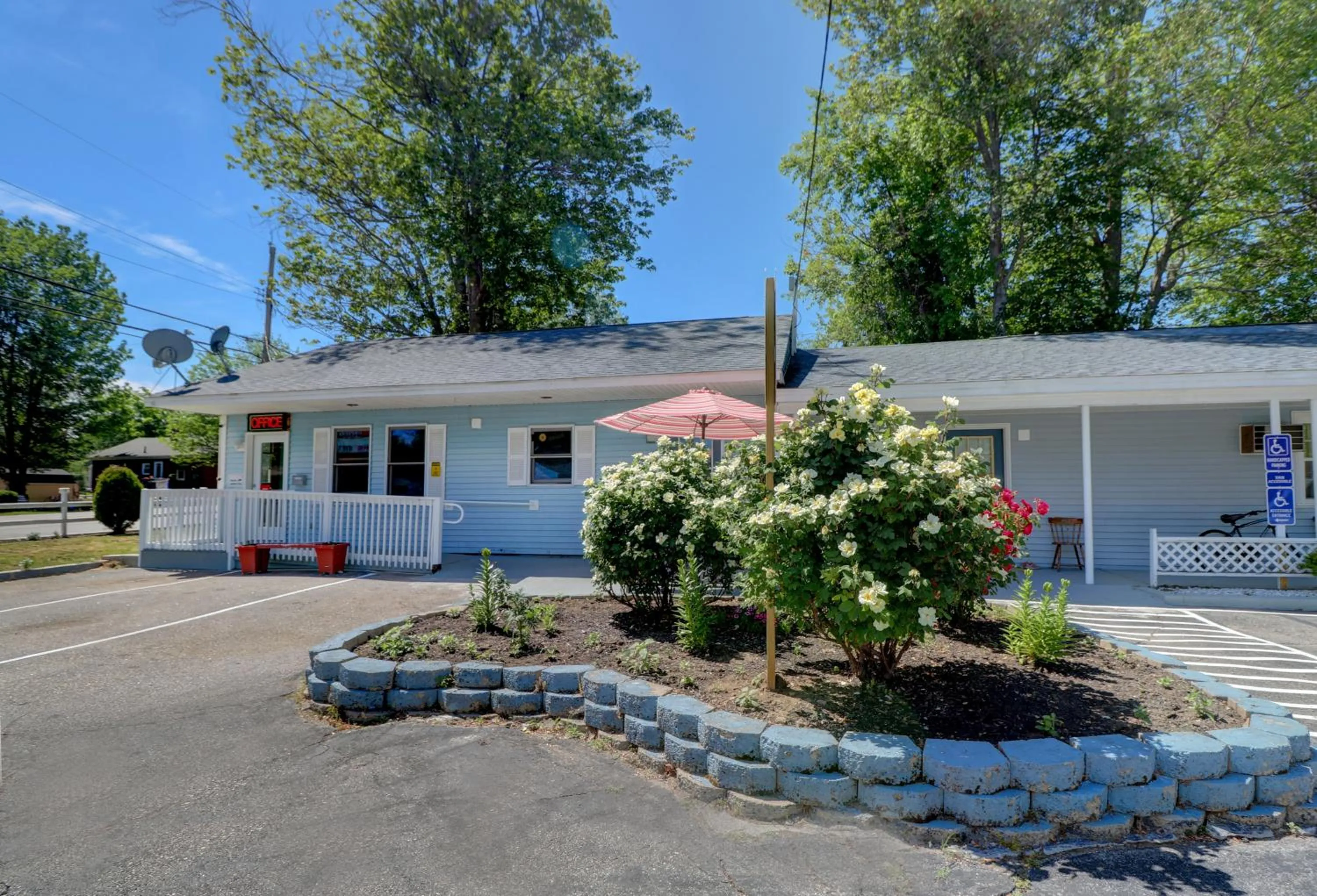 Brookside Inn & Cottages