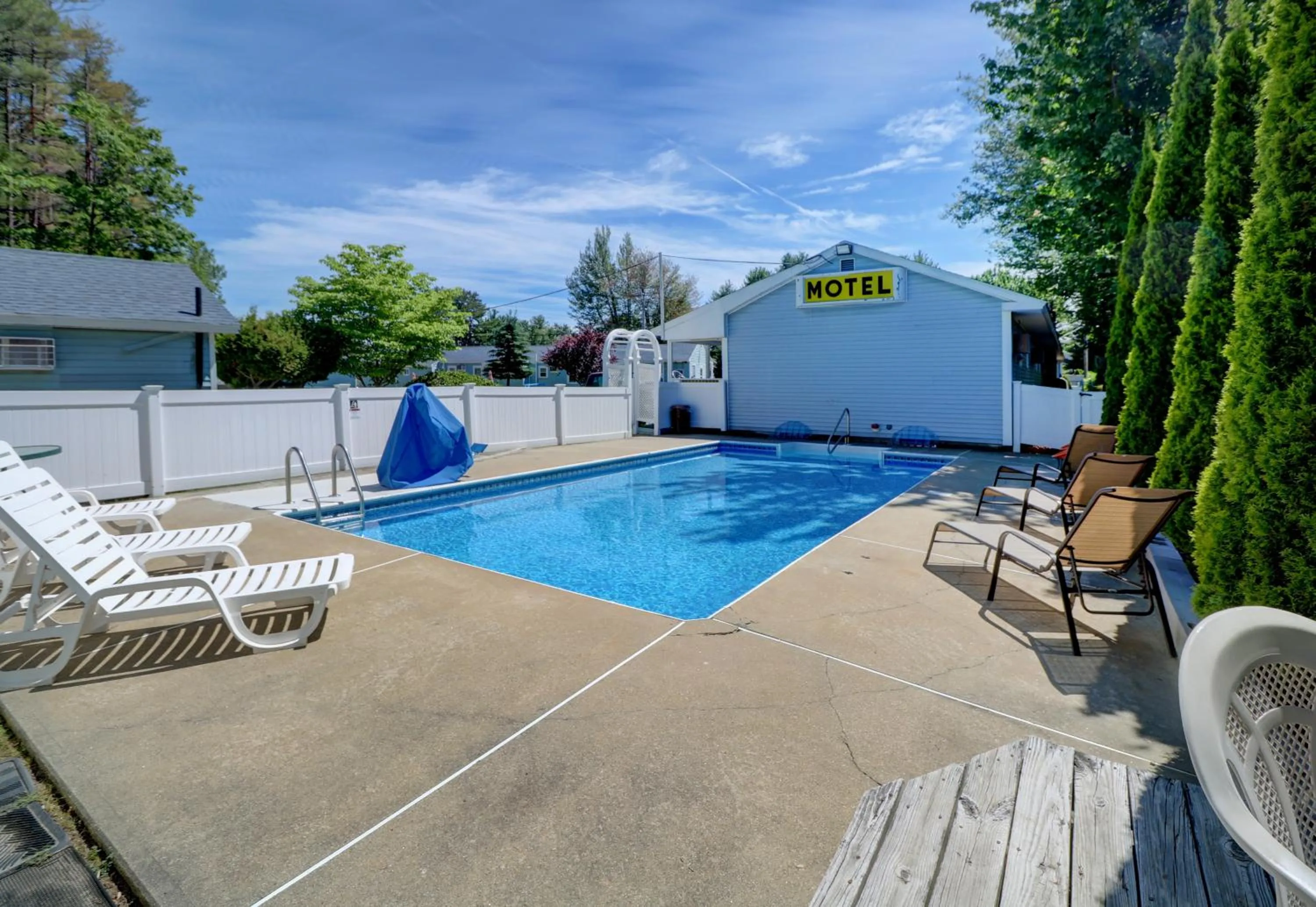 Brookside Inn & Cottages