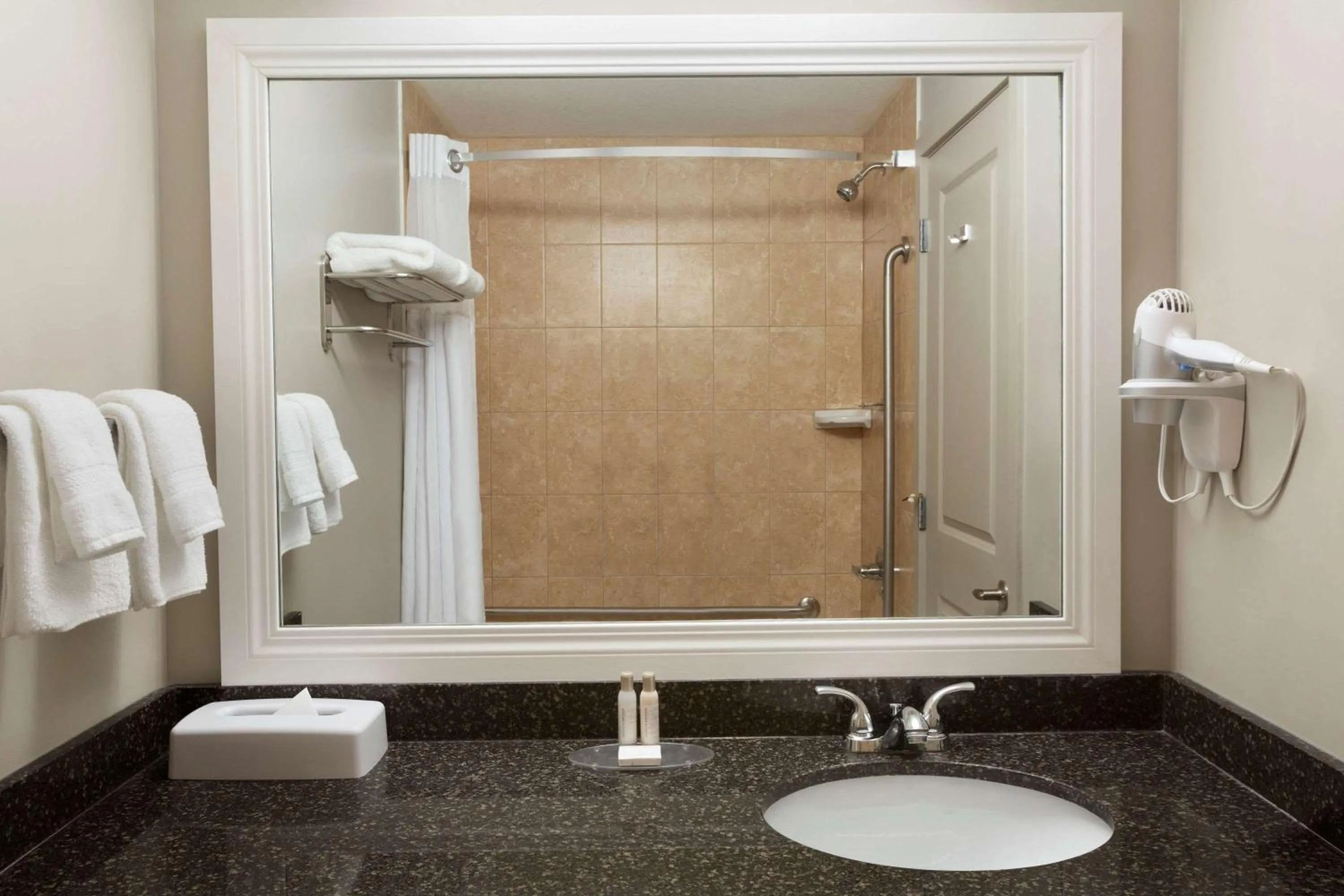 Photo of the whole room in Travelodge by Wyndham Kindersley