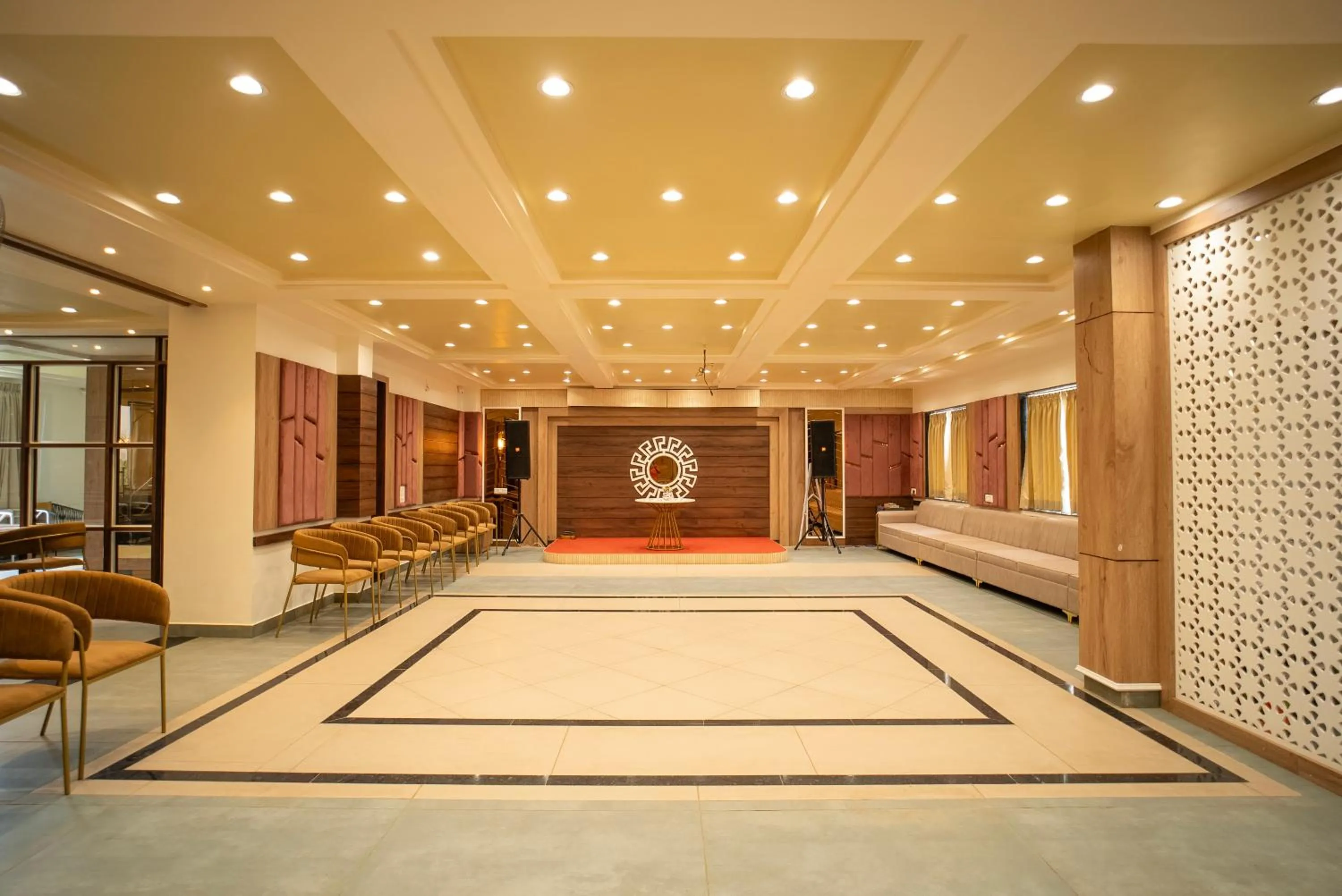 Banquet/Function facilities in The White Roots Hotel