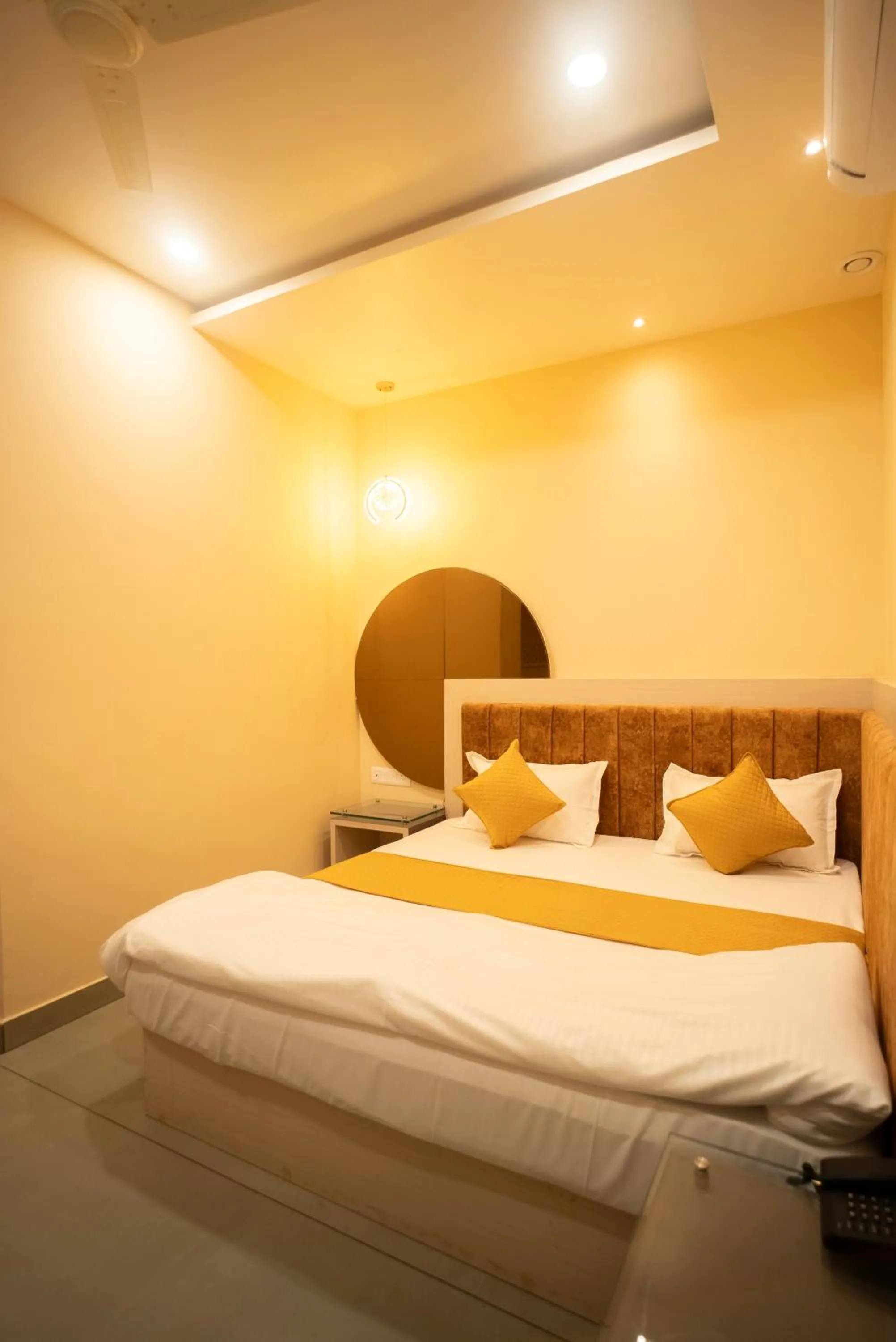 Bed in The White Roots Hotel