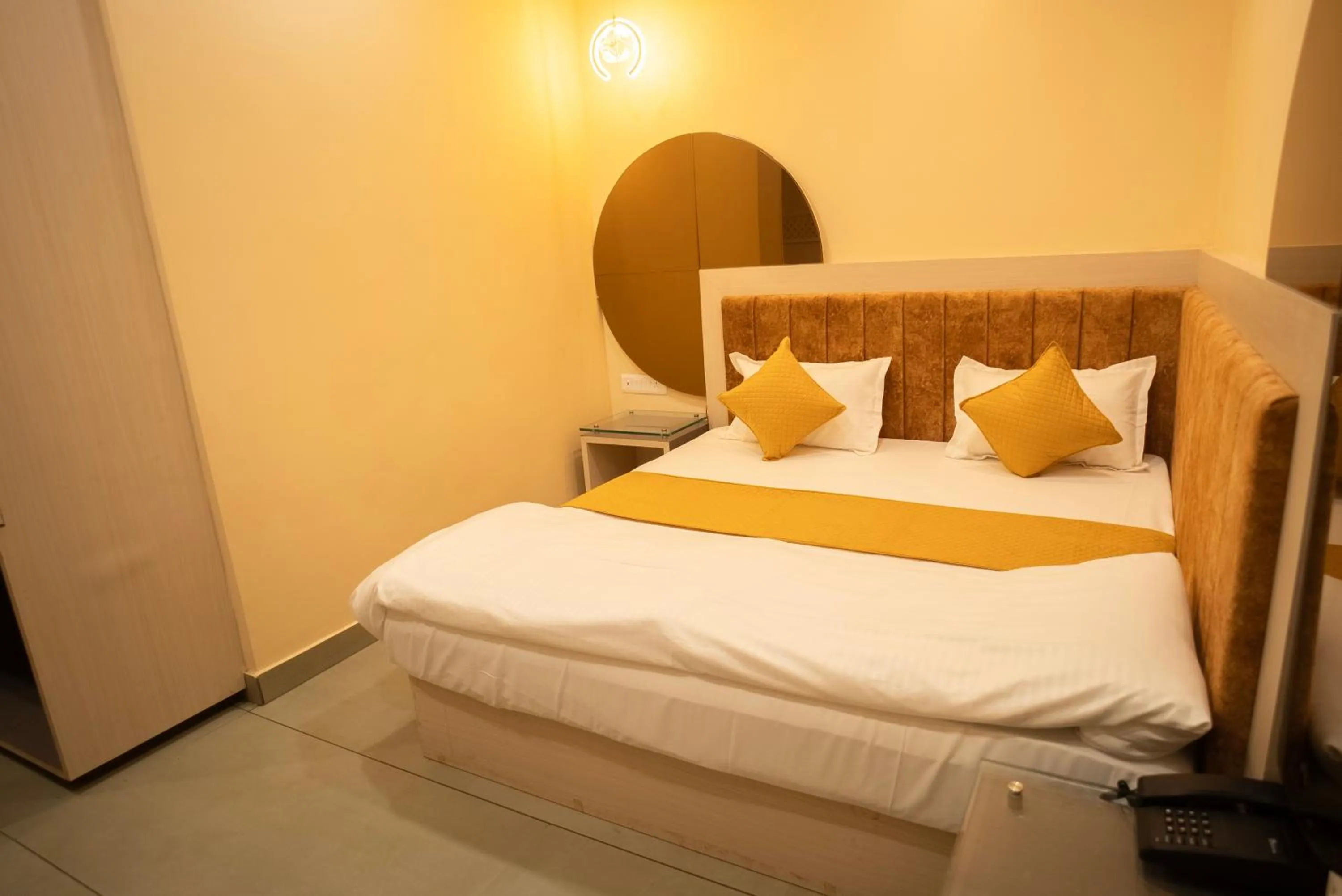 Bed in The White Roots Hotel