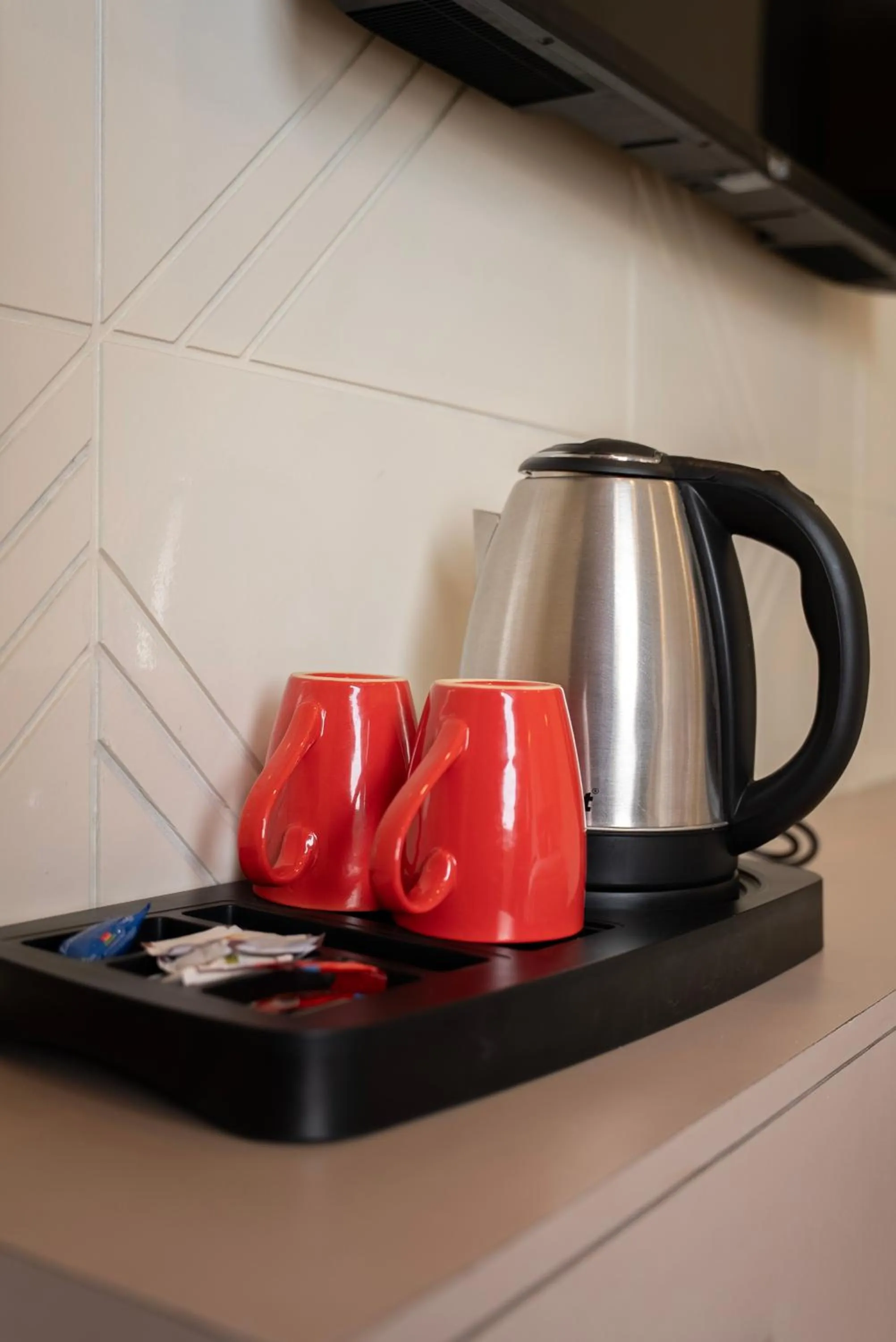 Coffee/tea facilities in The White Roots Hotel