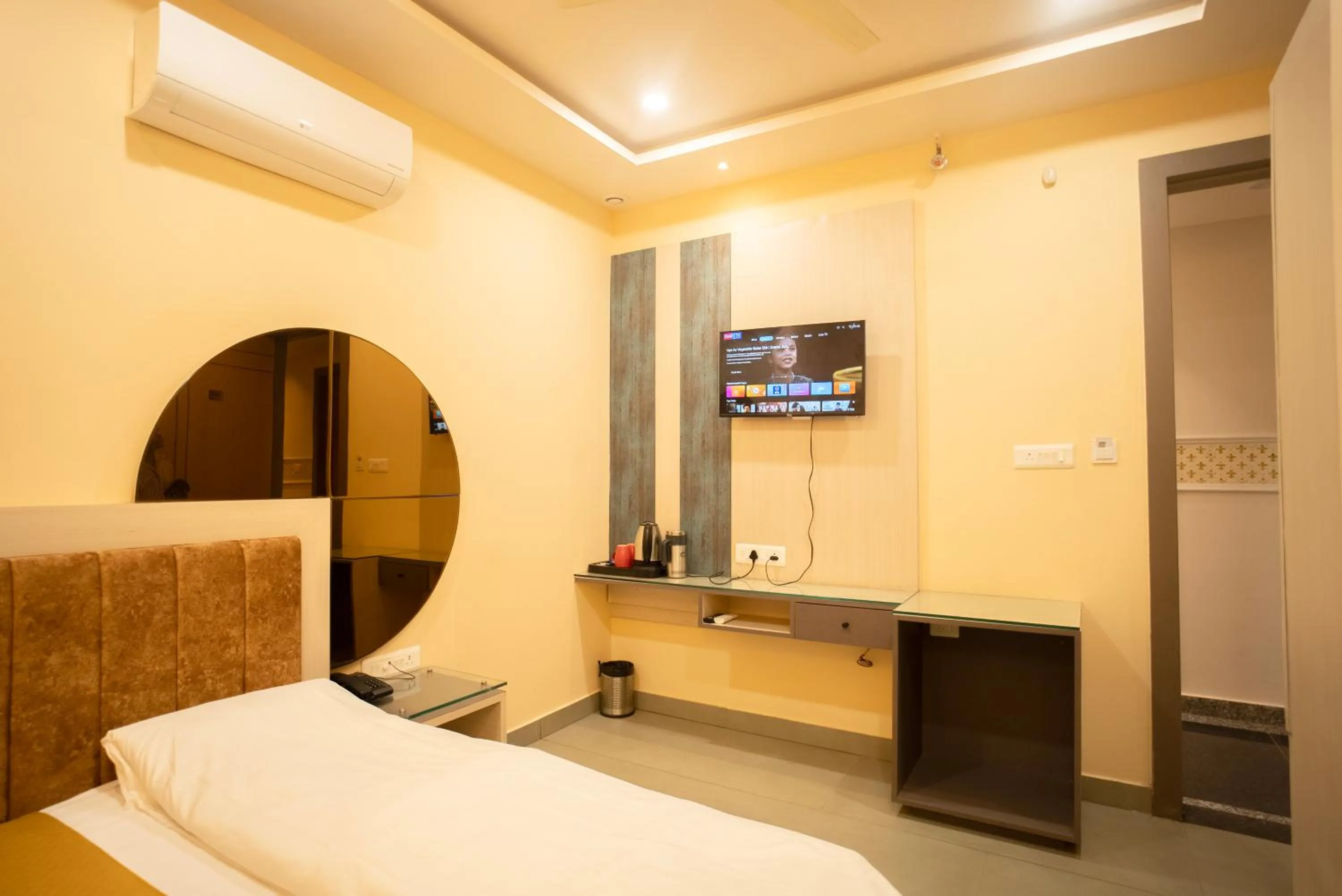 Bed in The White Roots Hotel