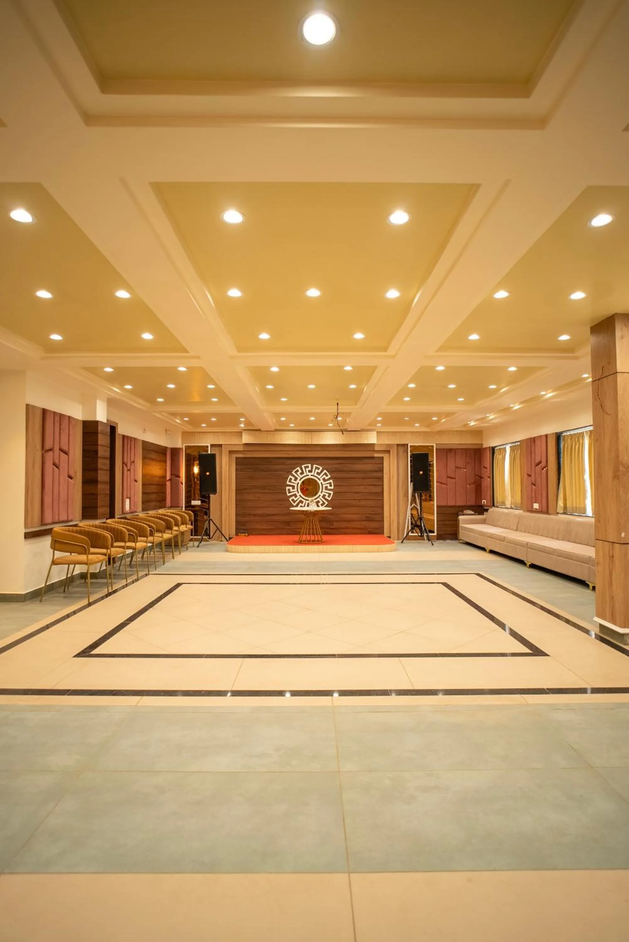 Banquet/Function facilities in The White Roots Hotel