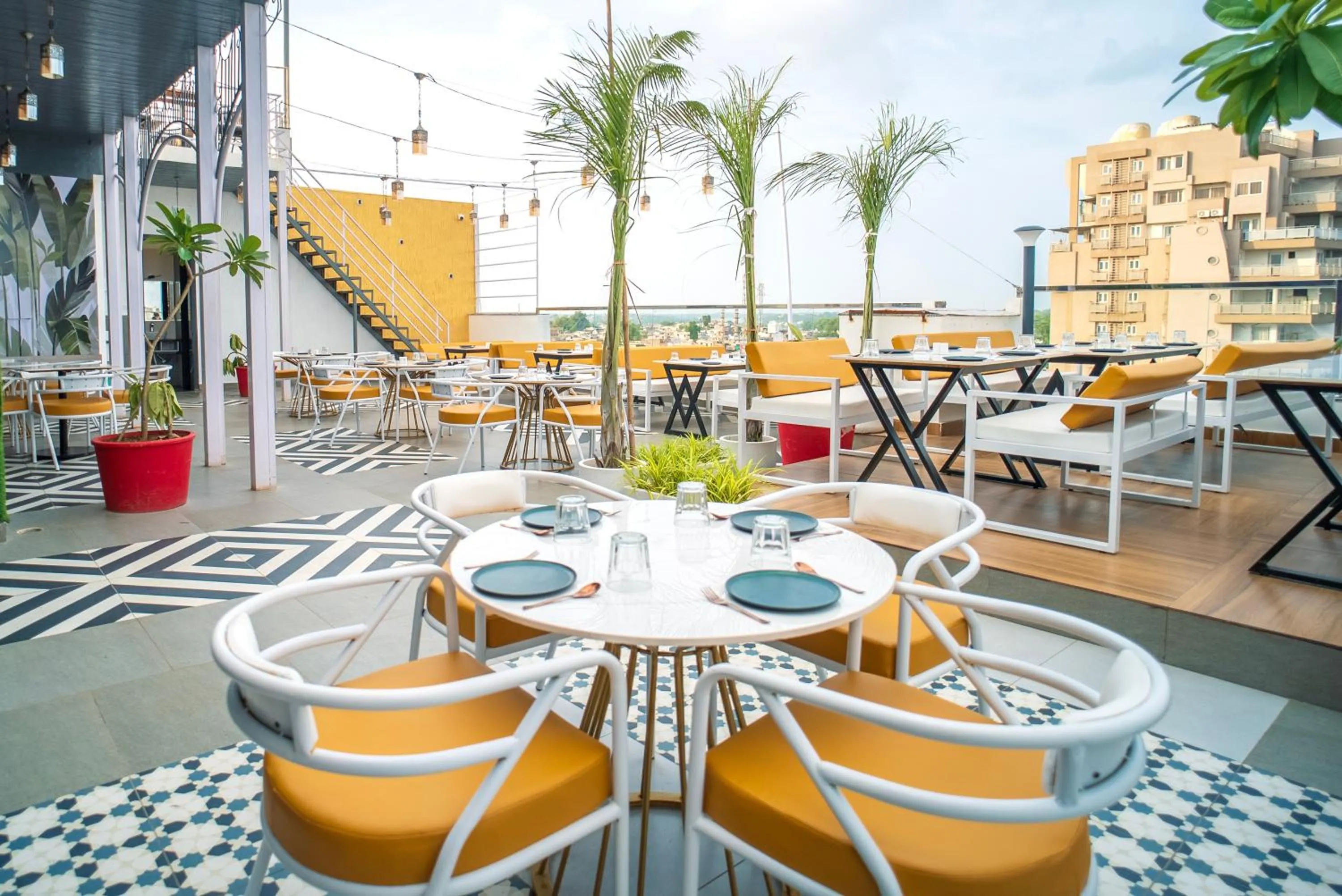 Restaurant/places to eat in The White Roots Hotel