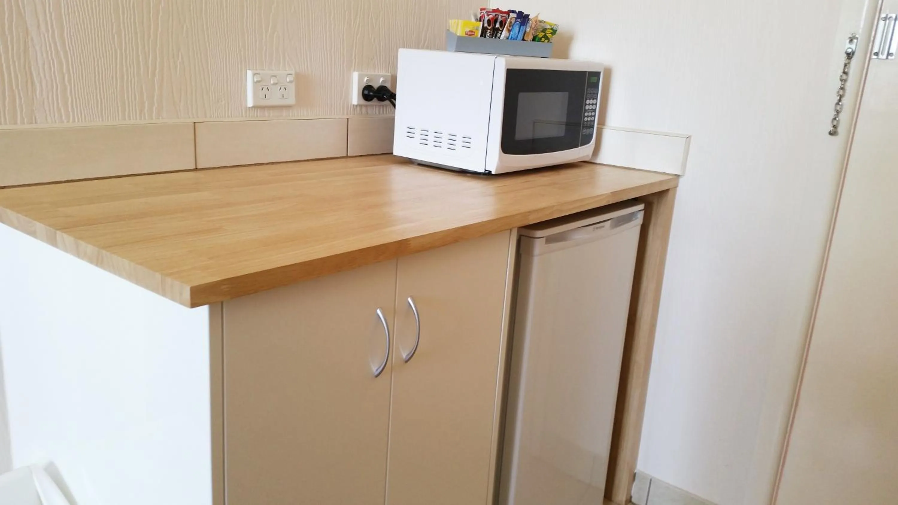 Coffee/tea facilities in Lake Bolac Motel