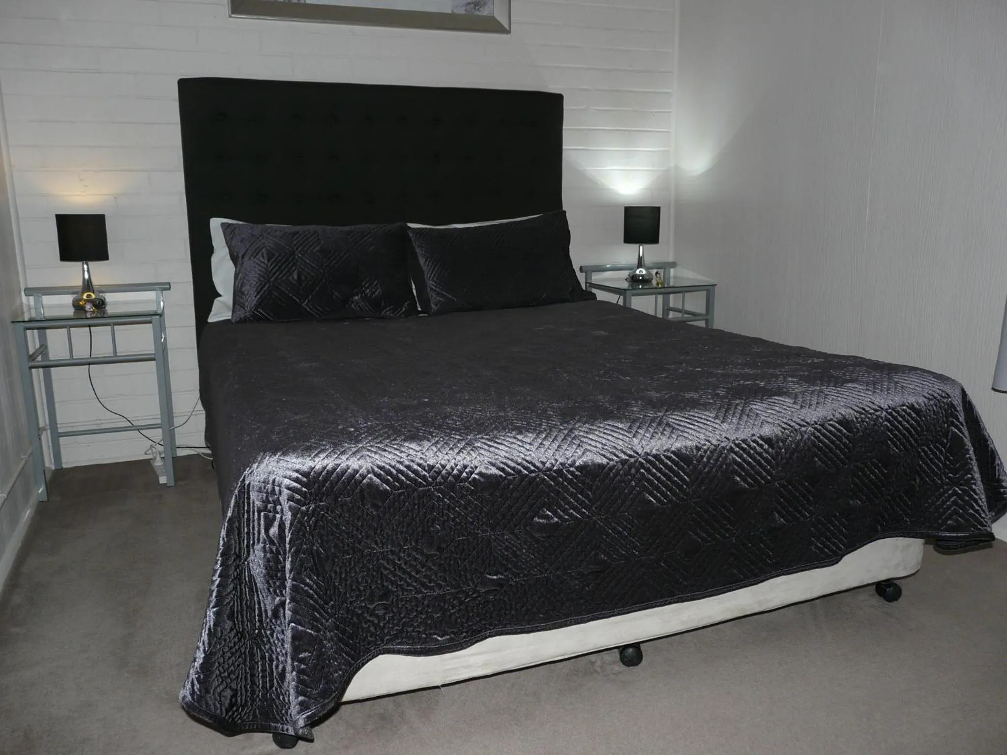 Bed in Lake Bolac Motel