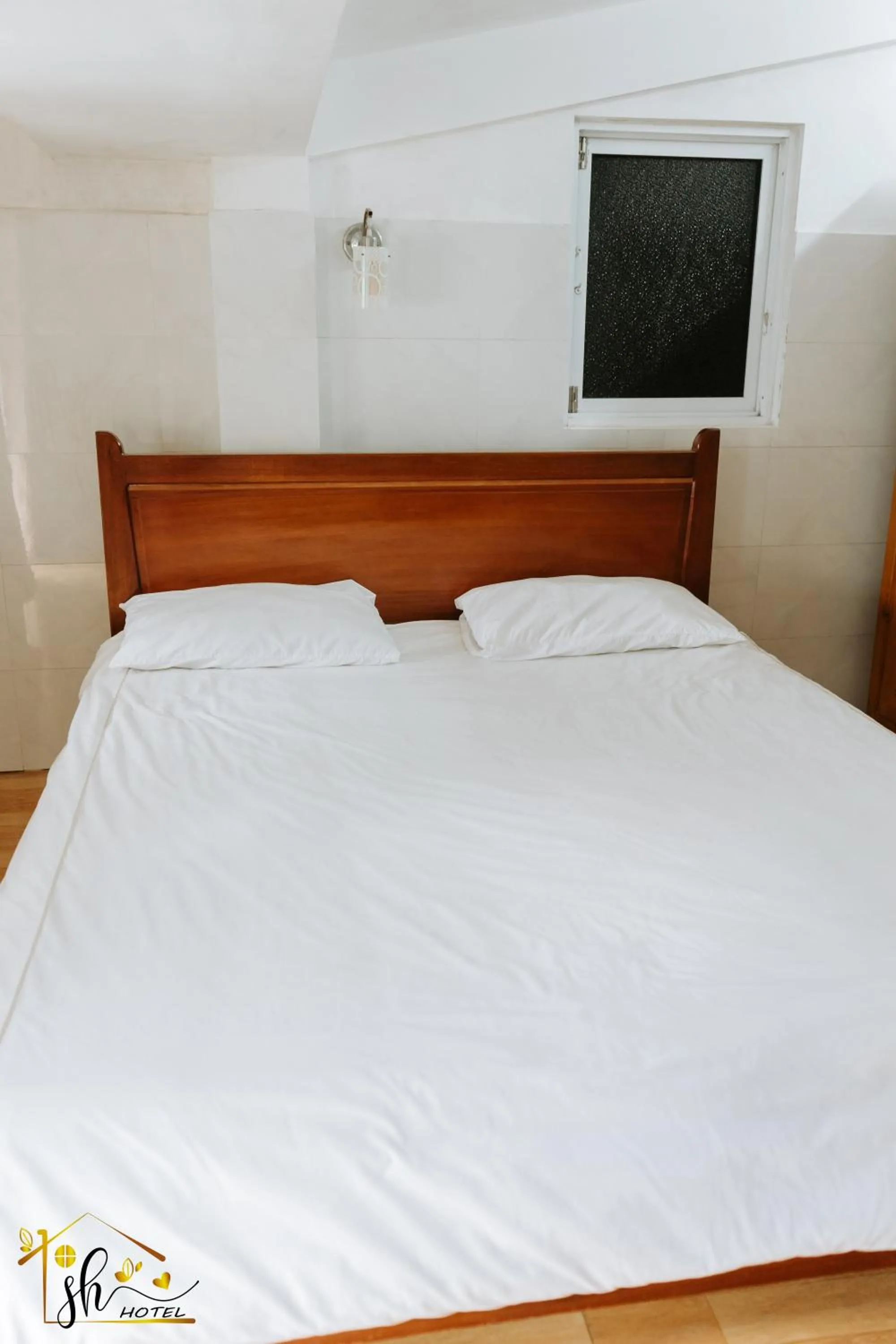 Photo of the whole room, Bed in SH Hotel & Luggage storage