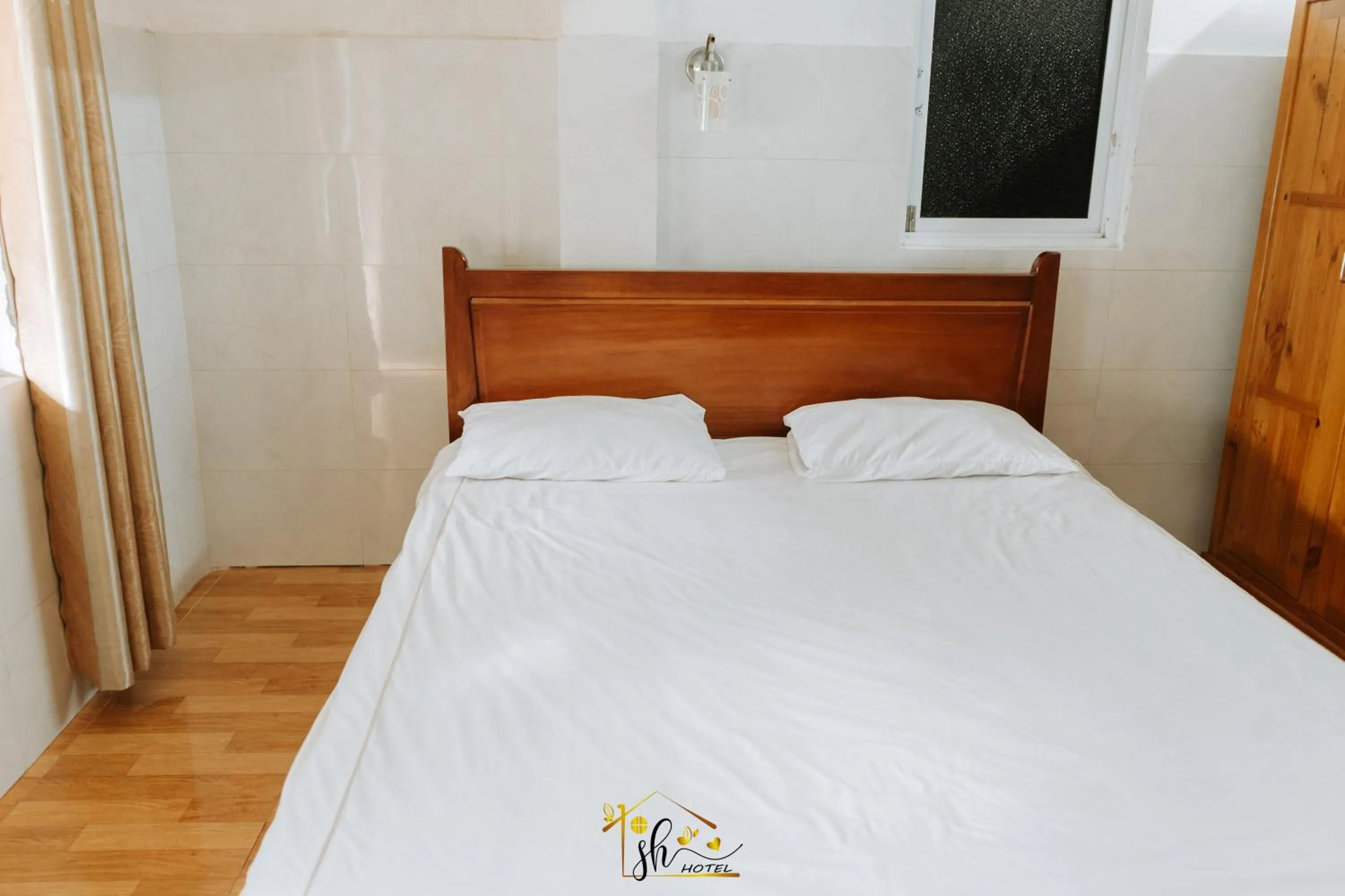 Bed in SH Hotel & Luggage storage