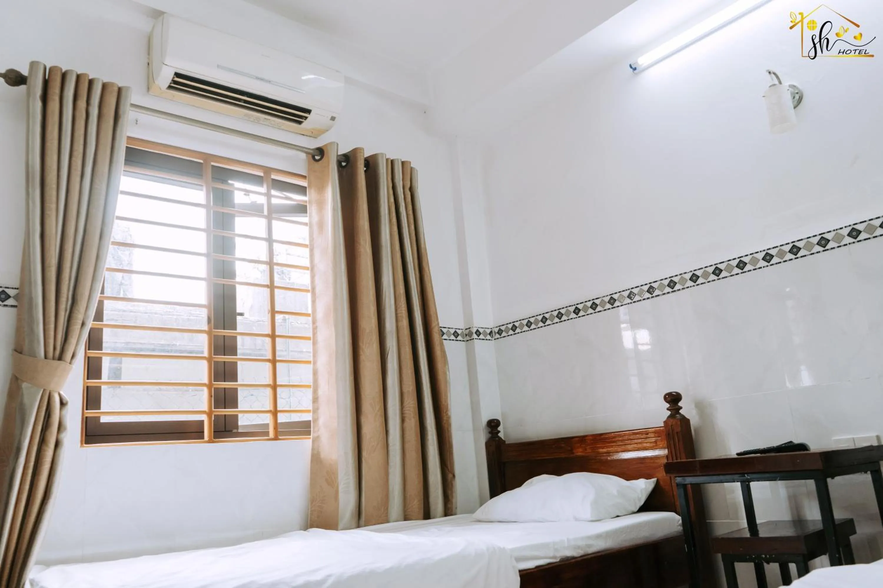 Bed in SH Hotel & Luggage storage