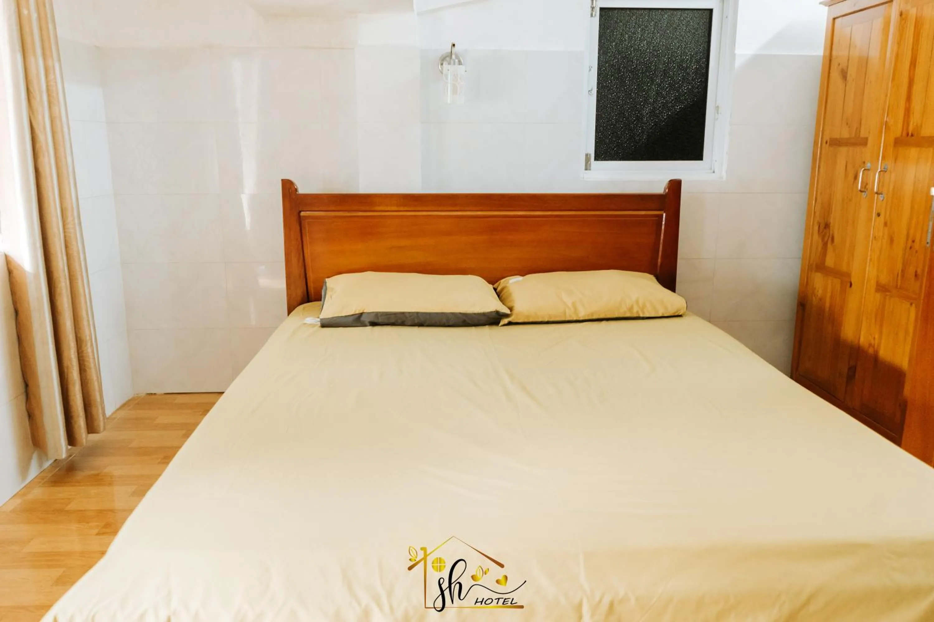 Bed in SH Hotel & Luggage storage