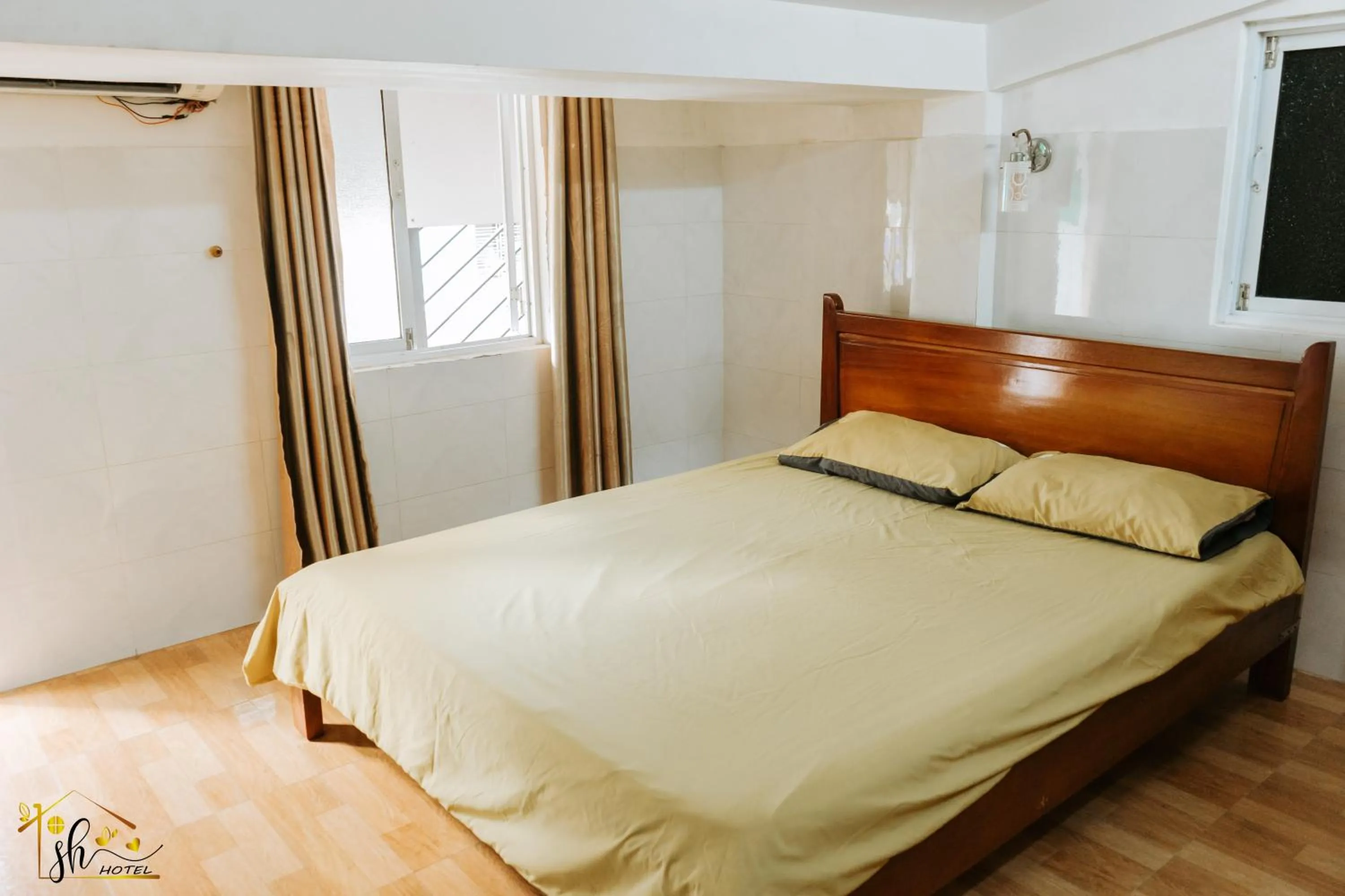 Photo of the whole room, Bed in SH Hotel & Luggage storage