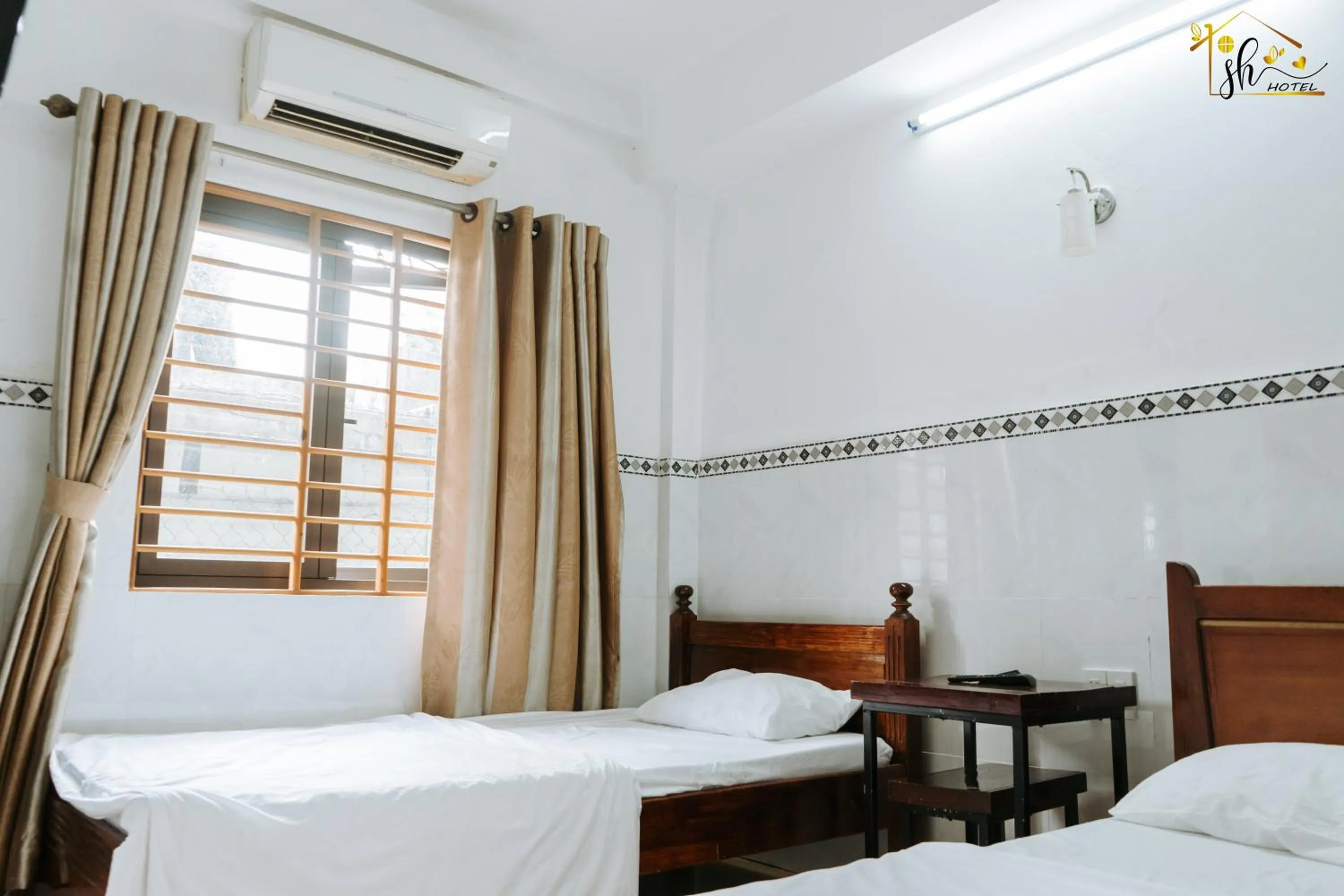 Bed in SH Hotel & Luggage storage